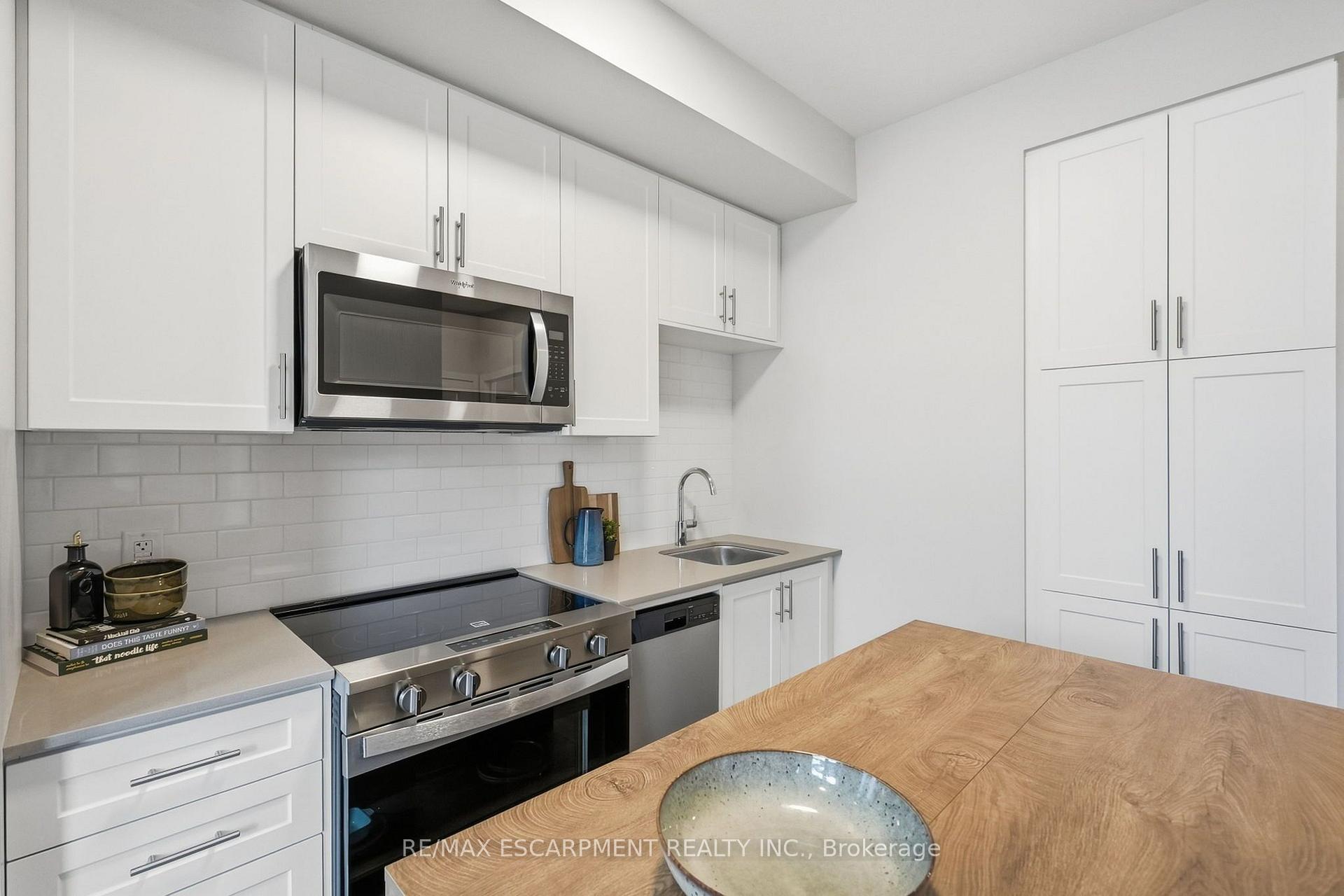 Photo 14 of Unit 134, 2500 Saw Whet Boulevard, Oakville, Glen Abbey — HOMEH