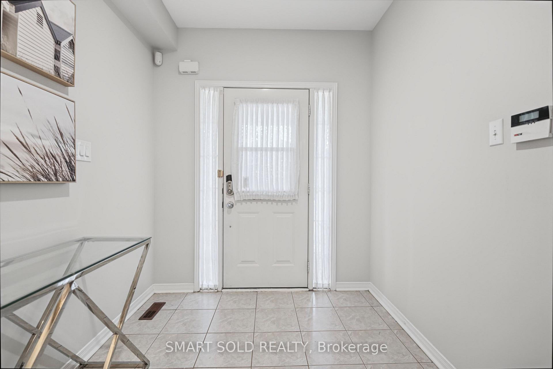 Photo 24 of 75 Rideau Drive, Richmond Hill, Langstaff — HOMEH