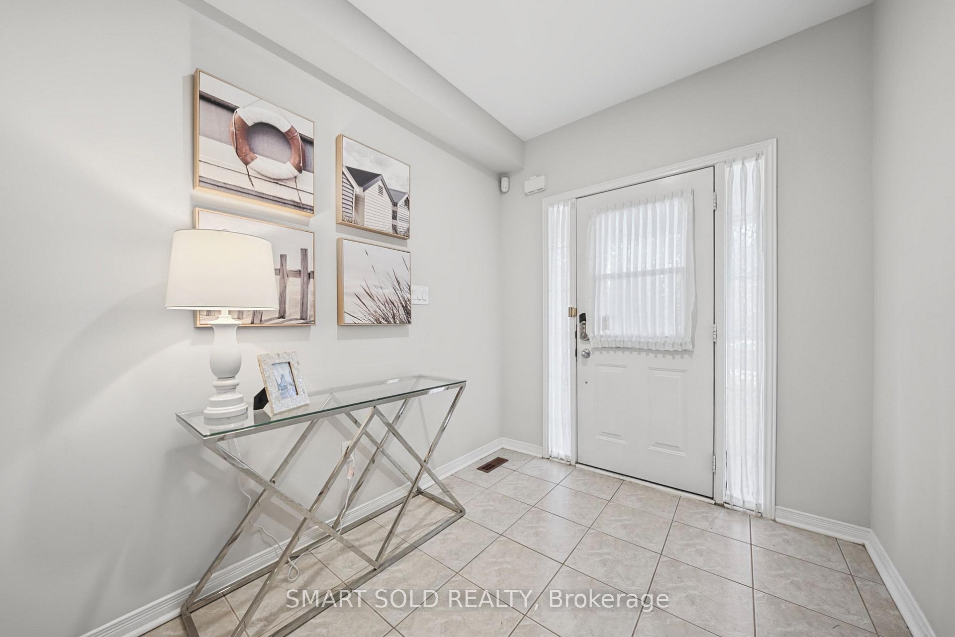 Photo 14 of 75 Rideau Drive, Richmond Hill, Langstaff — HOMEH