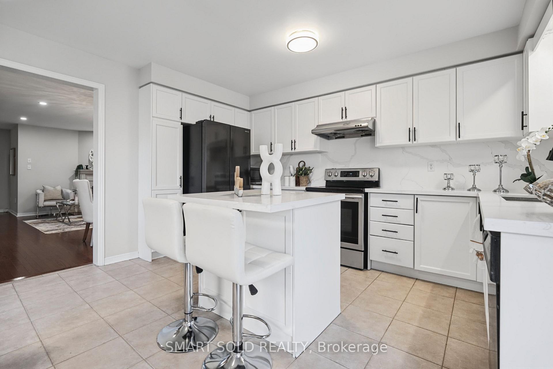 Photo 18 of 75 Rideau Drive, Richmond Hill, Langstaff — HOMEH