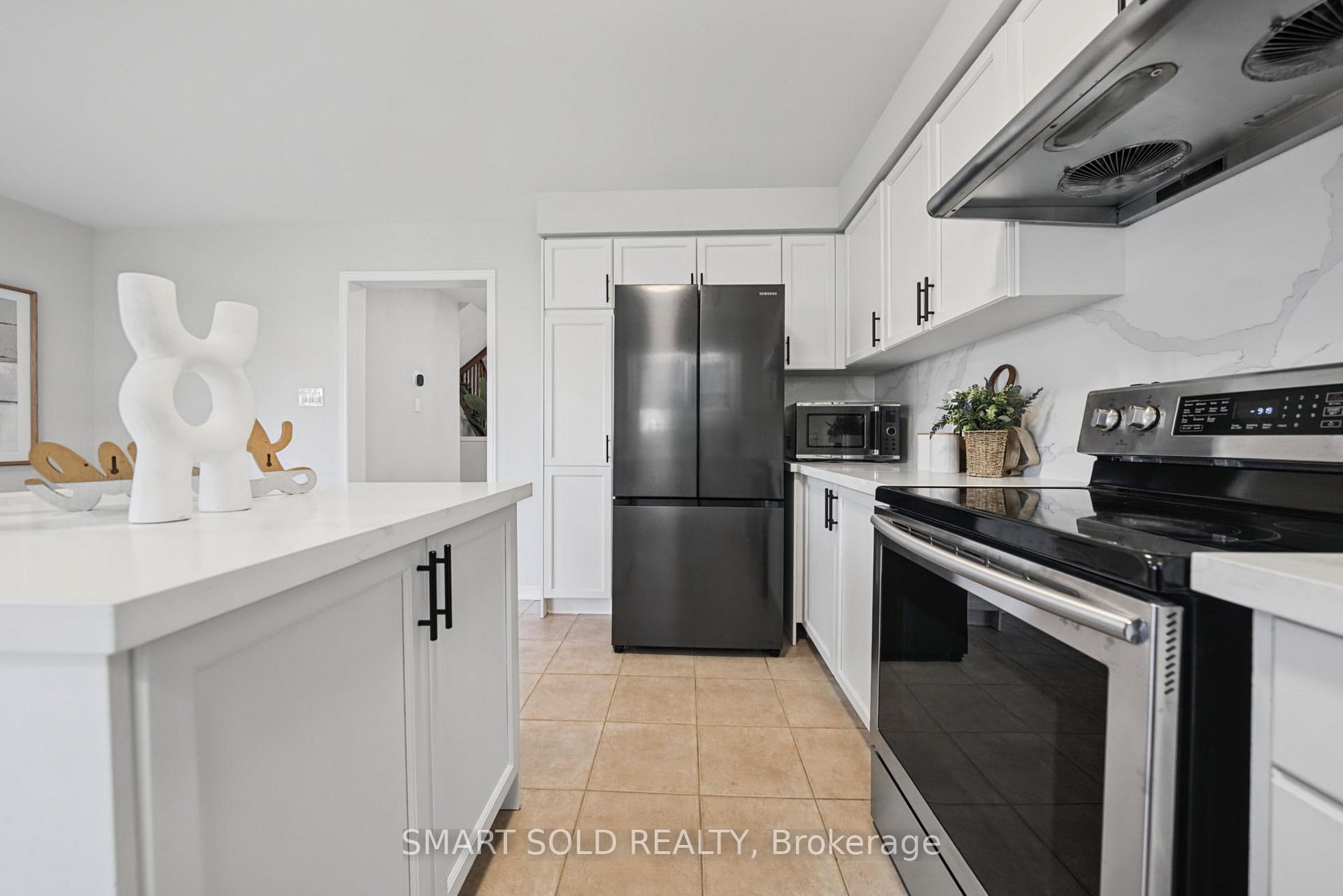 Photo 27 of 75 Rideau Drive, Richmond Hill, Langstaff — HOMEH
