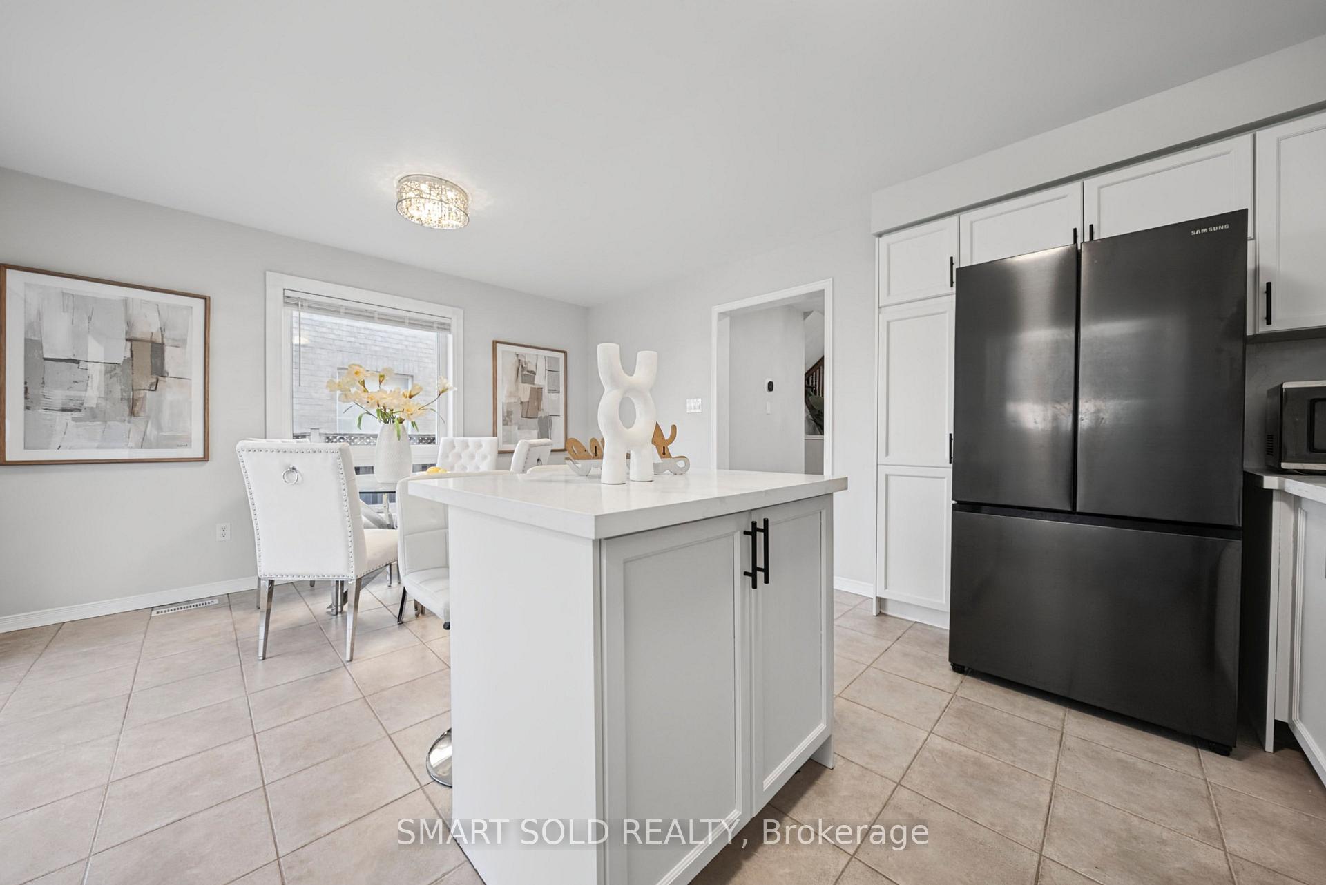 Photo 32 of 75 Rideau Drive, Richmond Hill, Langstaff — HOMEH