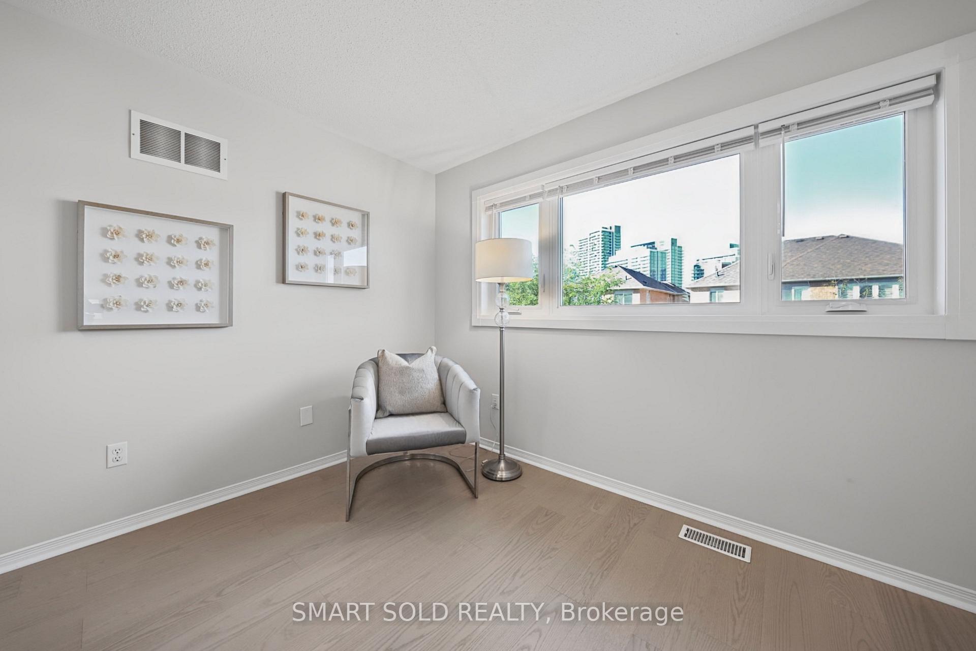 Photo 37 of 75 Rideau Drive, Richmond Hill, Langstaff — HOMEH