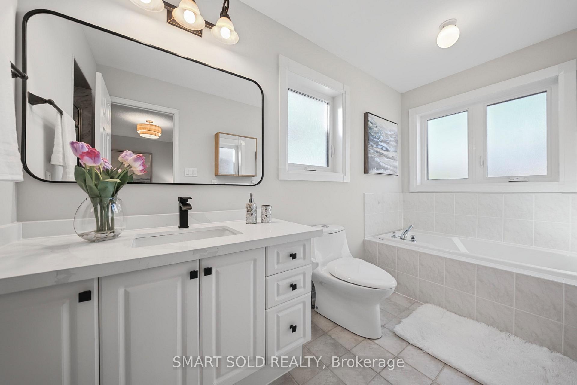 Photo 29 of 75 Rideau Drive, Richmond Hill, Langstaff — HOMEH