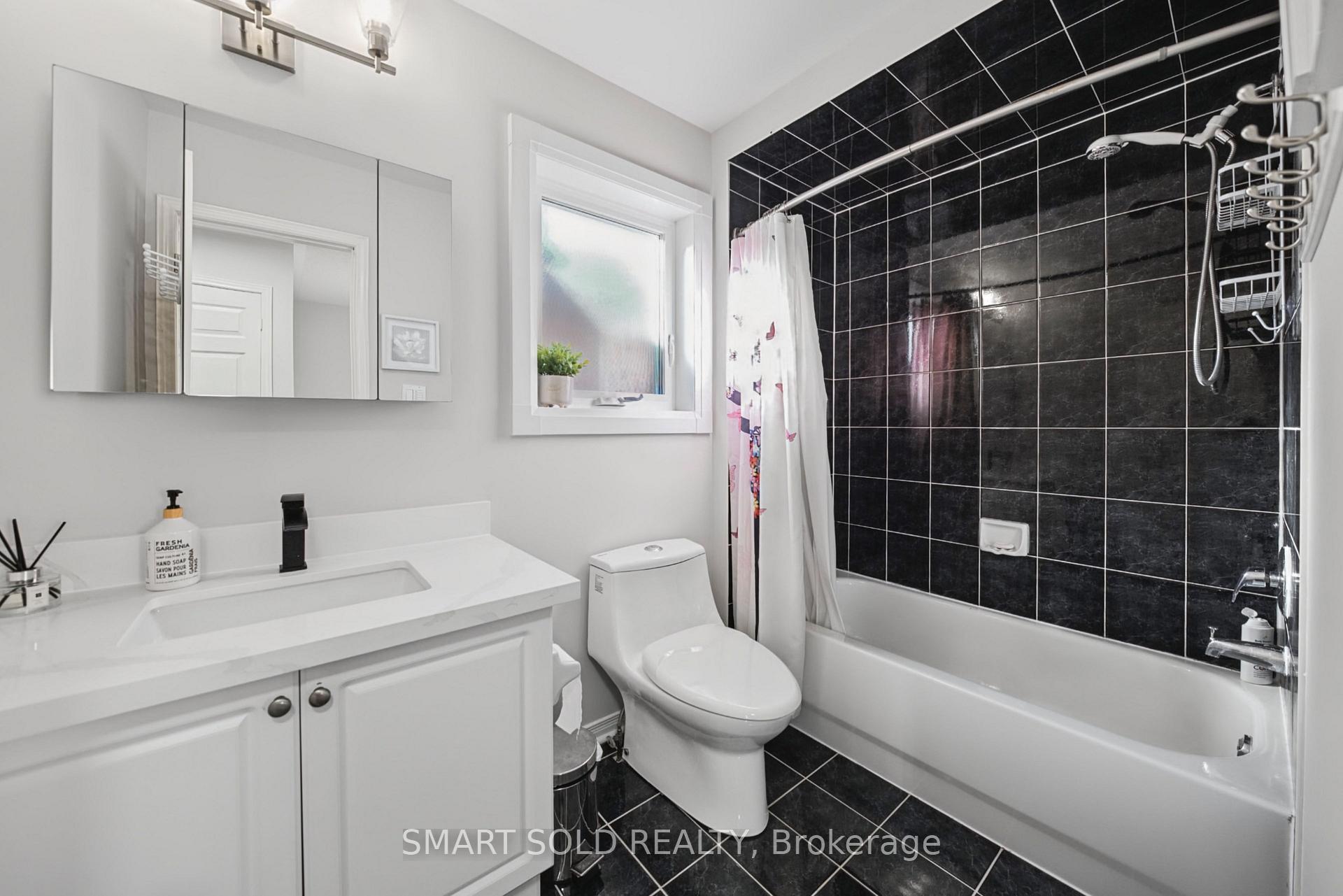 Photo 39 of 75 Rideau Drive, Richmond Hill, Langstaff — HOMEH