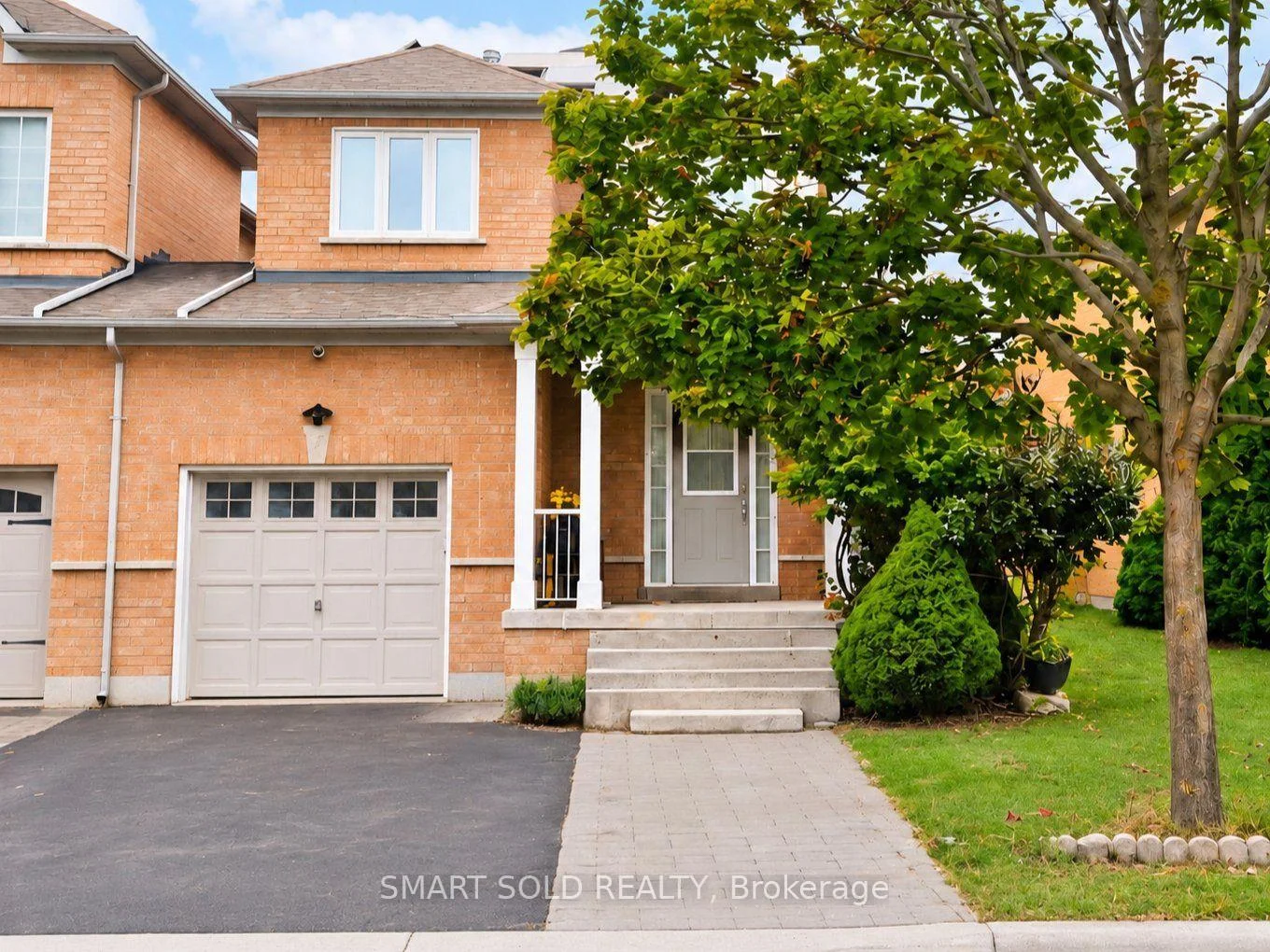Photo 4 of 75 Rideau Drive, Richmond Hill, Langstaff — HOMEH