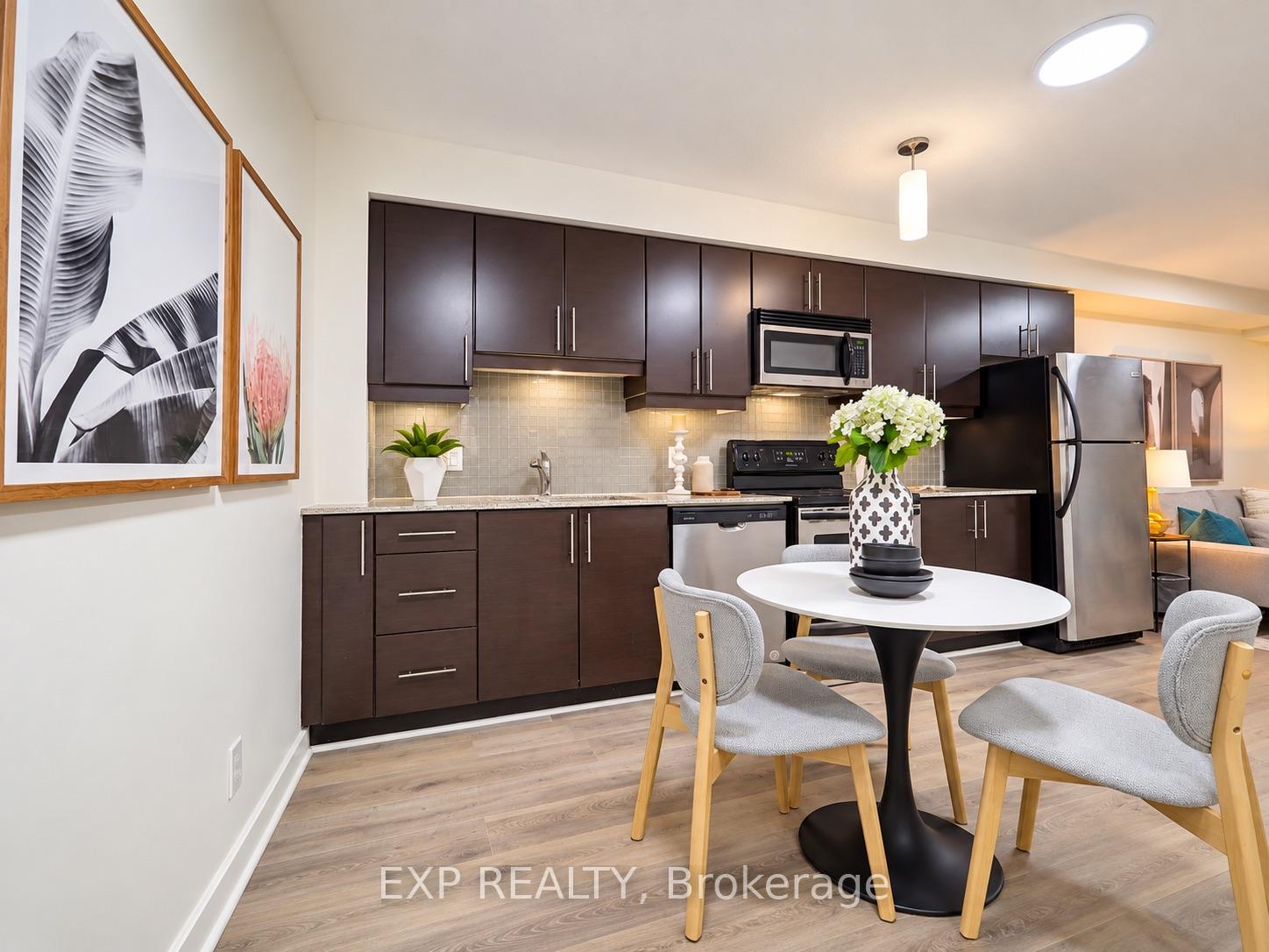 Photo 3 of Unit 703, 18 Harbour Street, Toronto, Waterfront Communities — HOMEH
