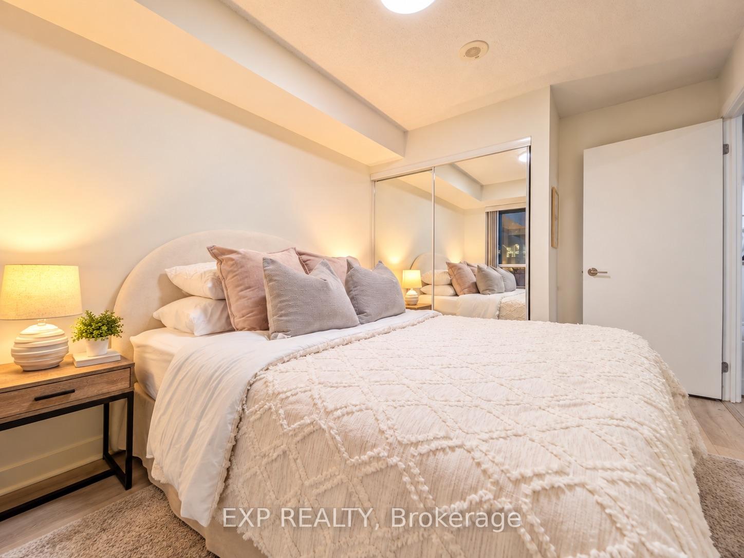 Photo 7 of Unit 703, 18 Harbour Street, Toronto, Waterfront Communities — HOMEH