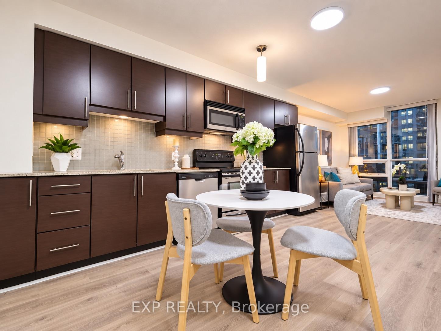 Photo 10 of Unit 703, 18 Harbour Street, Toronto, Waterfront Communities — HOMEH