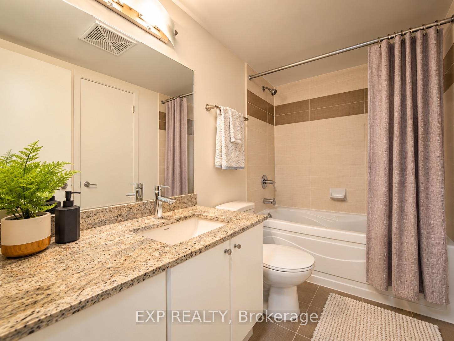 Photo 11 of Unit 703, 18 Harbour Street, Toronto, Waterfront Communities — HOMEH