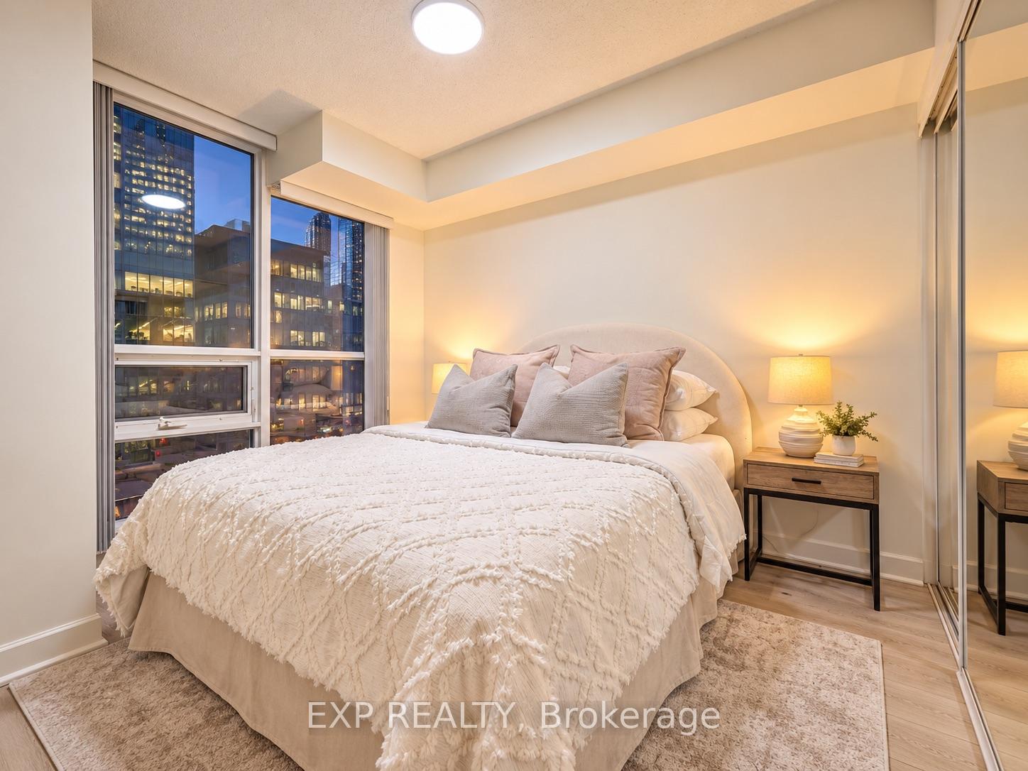 Photo 14 of Unit 703, 18 Harbour Street, Toronto, Waterfront Communities — HOMEH