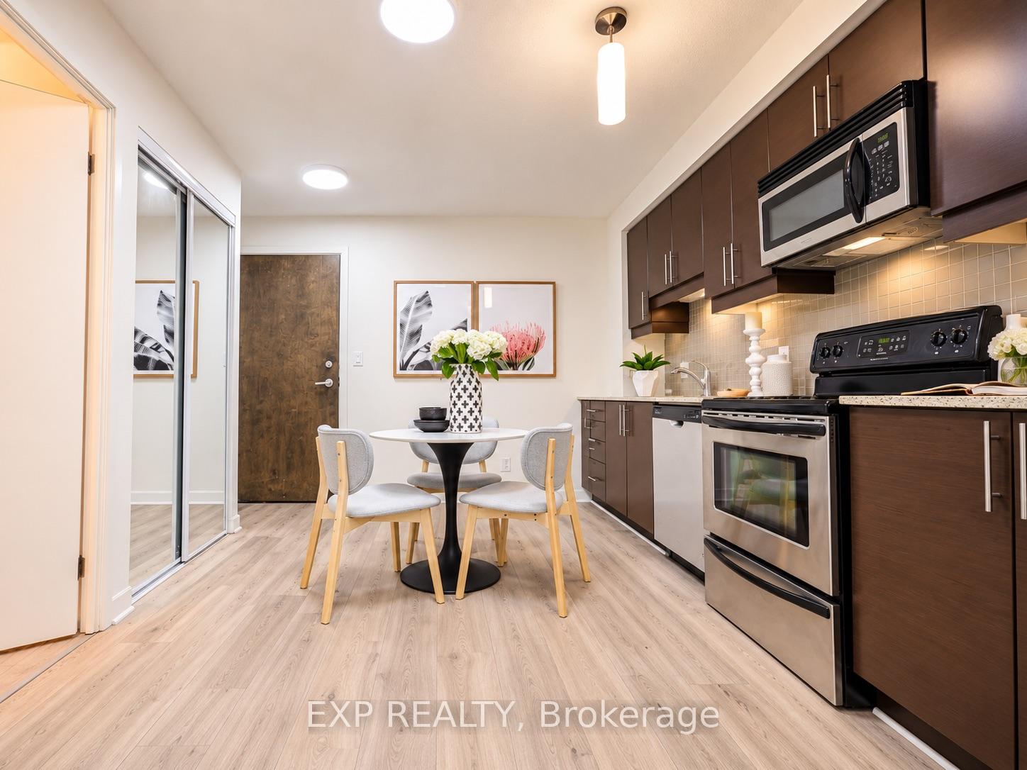 Photo 16 of Unit 703, 18 Harbour Street, Toronto, Waterfront Communities — HOMEH