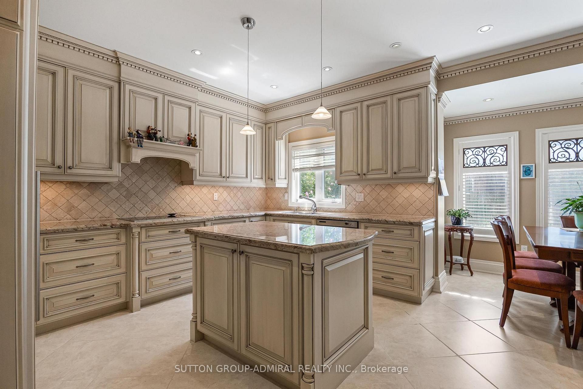 Photo 10 of 35 Strauss Road, Vaughan, Patterson — HOMEH