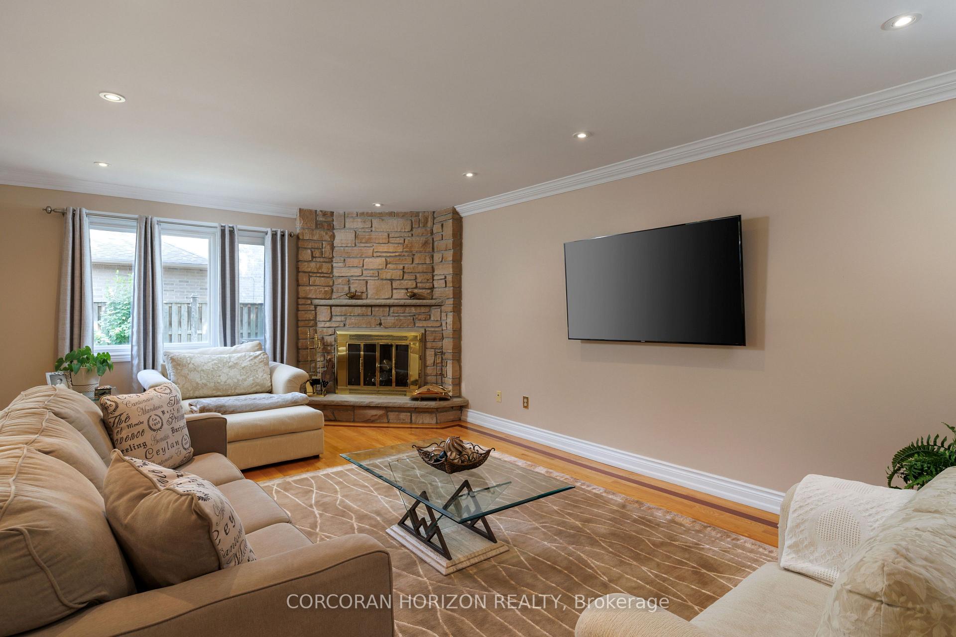 Photo 4 of 1807 Tattersall Way, Mississauga, Central Erin Mills — HOMEH
