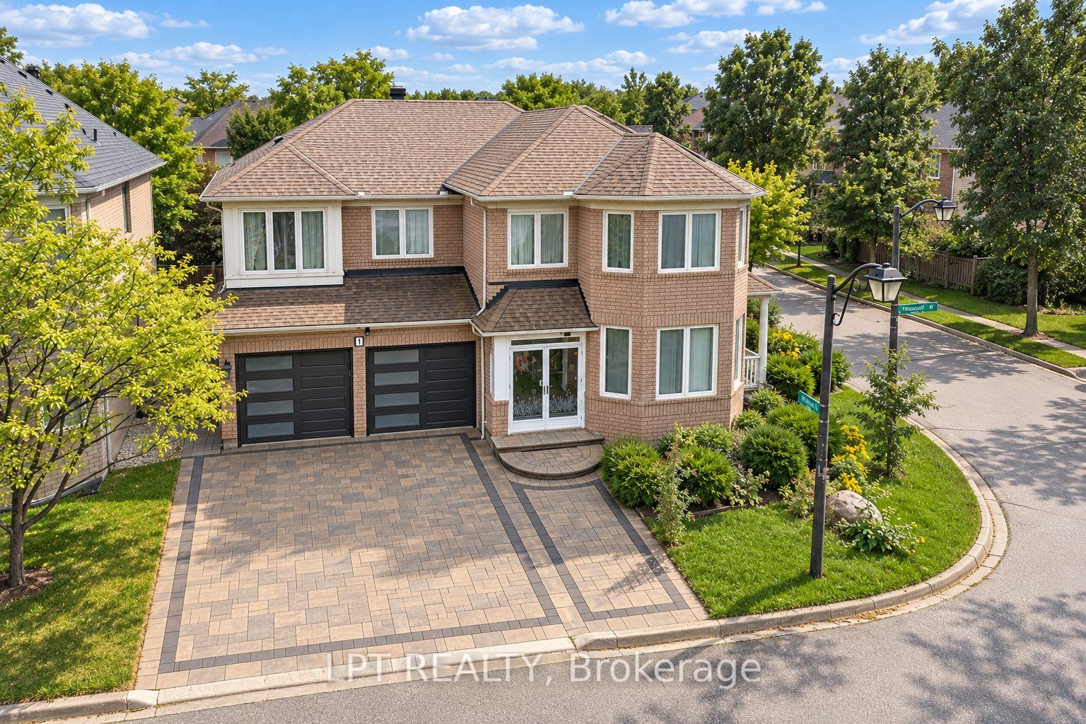 Photo 2 of 1 Saxony Drive, Markham, Berczy — HOMEH