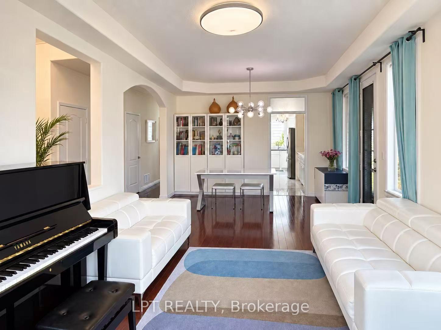 Photo 8 of 1 Saxony Drive, Markham, Berczy — HOMEH