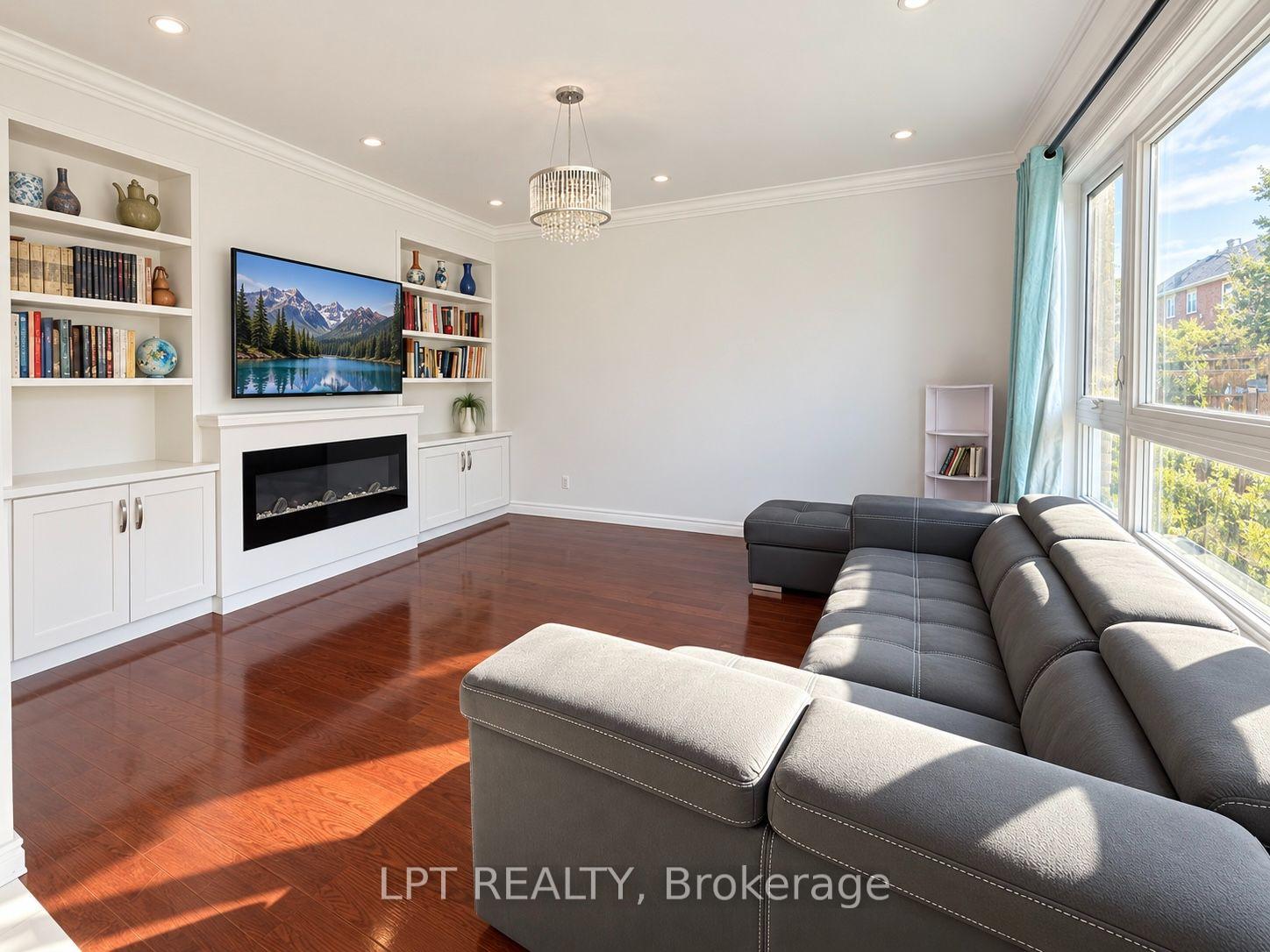 Photo 14 of 1 Saxony Drive, Markham, Berczy — HOMEH