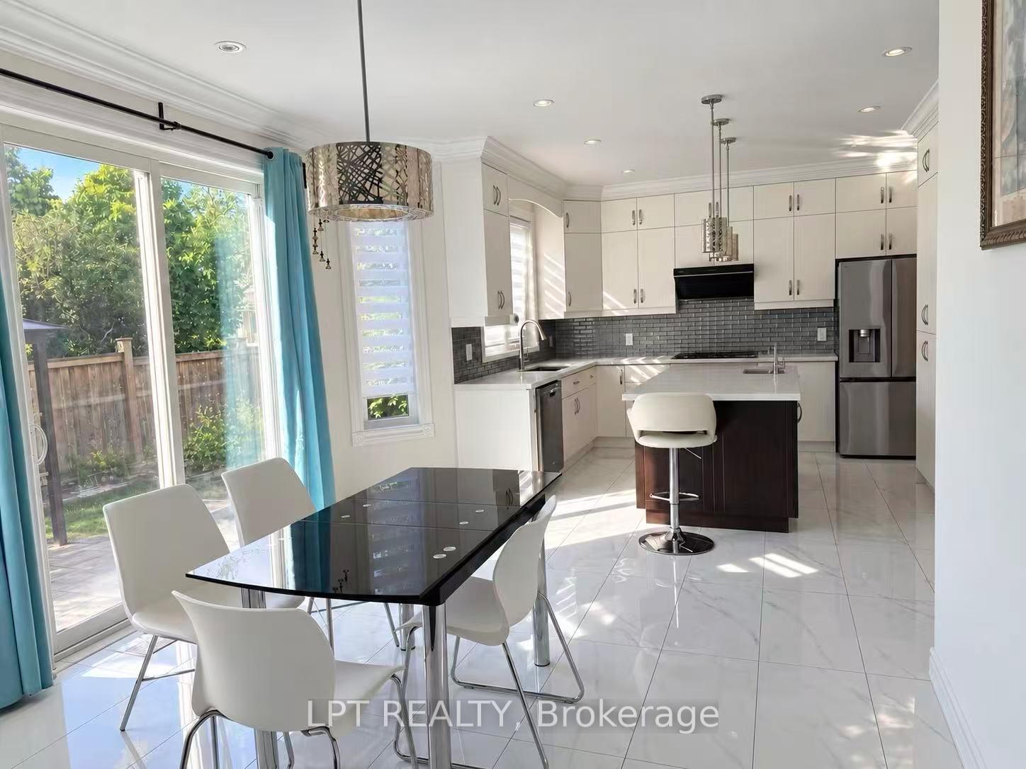 Photo 15 of 1 Saxony Drive, Markham, Berczy — HOMEH