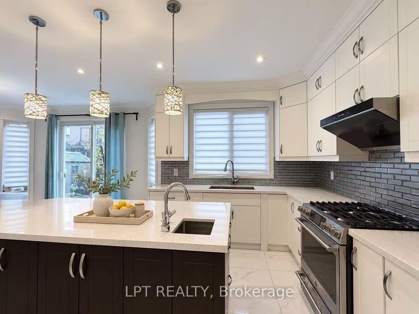 Photo 17 of 1 Saxony Drive, Markham, Berczy — HOMEH