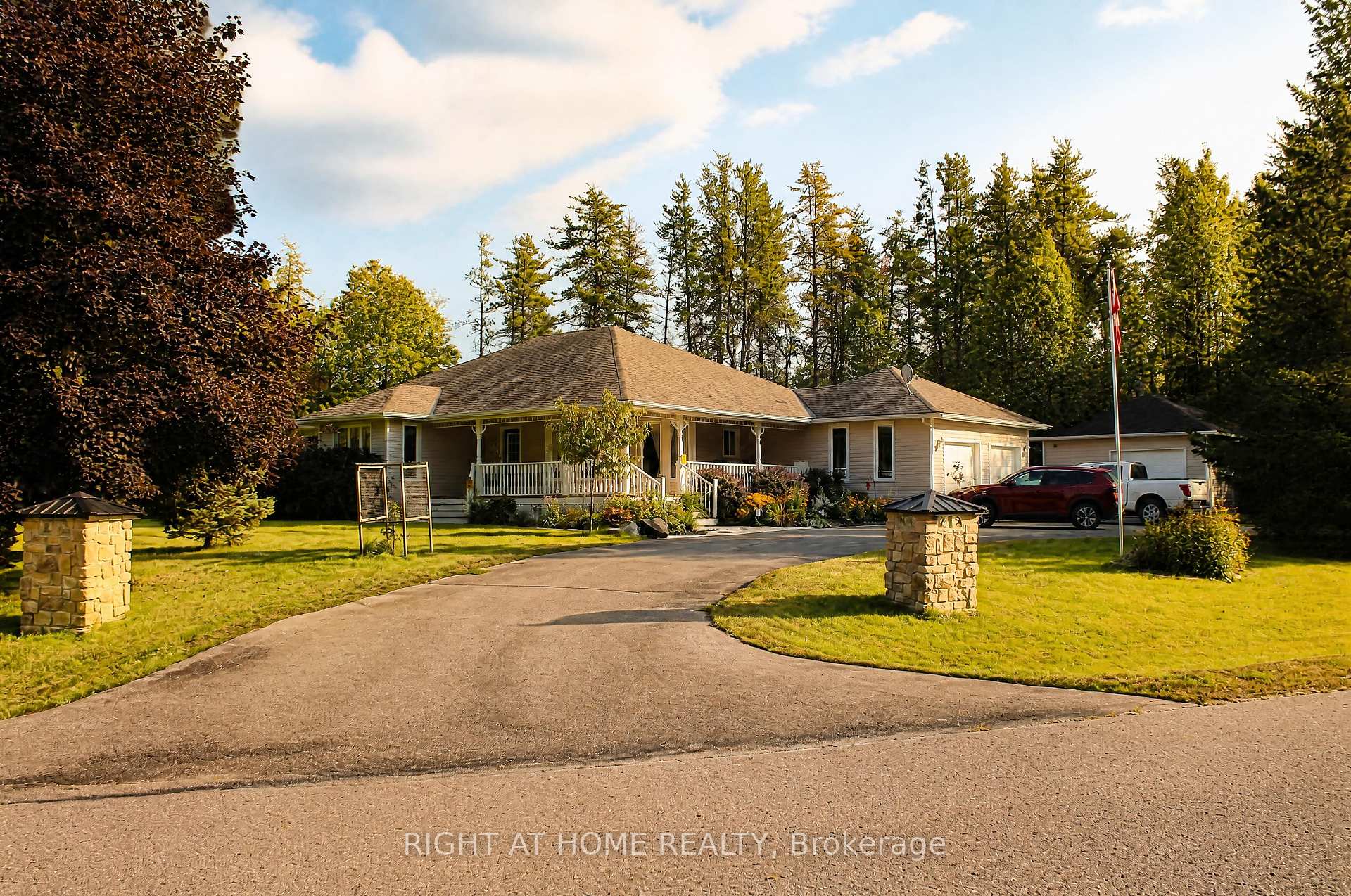 Photo 2 of 173 Grey Fox Drive W, Ottawa, Huntley Ward (North West) — HOMEH