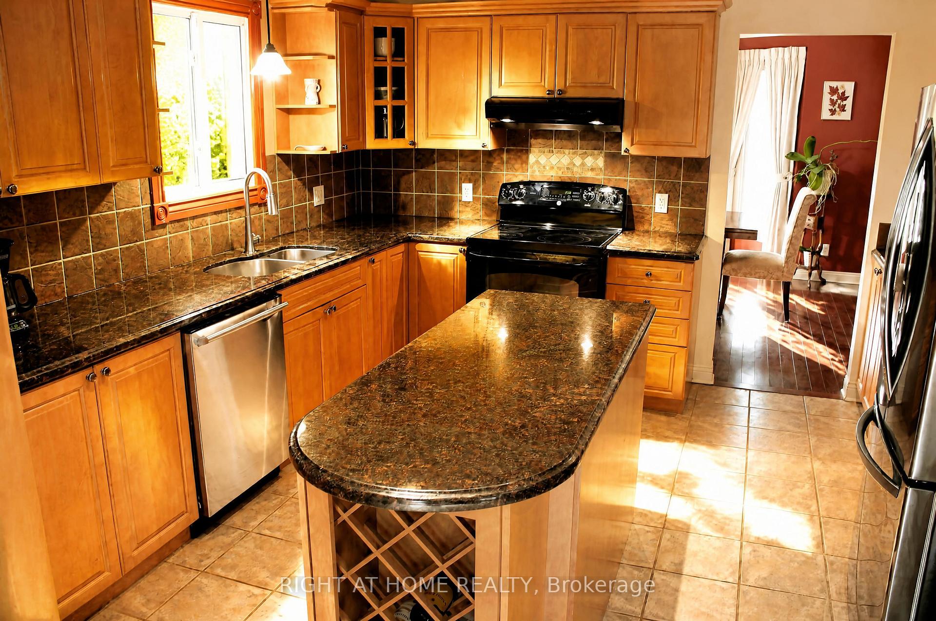 Photo 11 of 173 Grey Fox Drive W, Ottawa, Huntley Ward (North West) — HOMEH