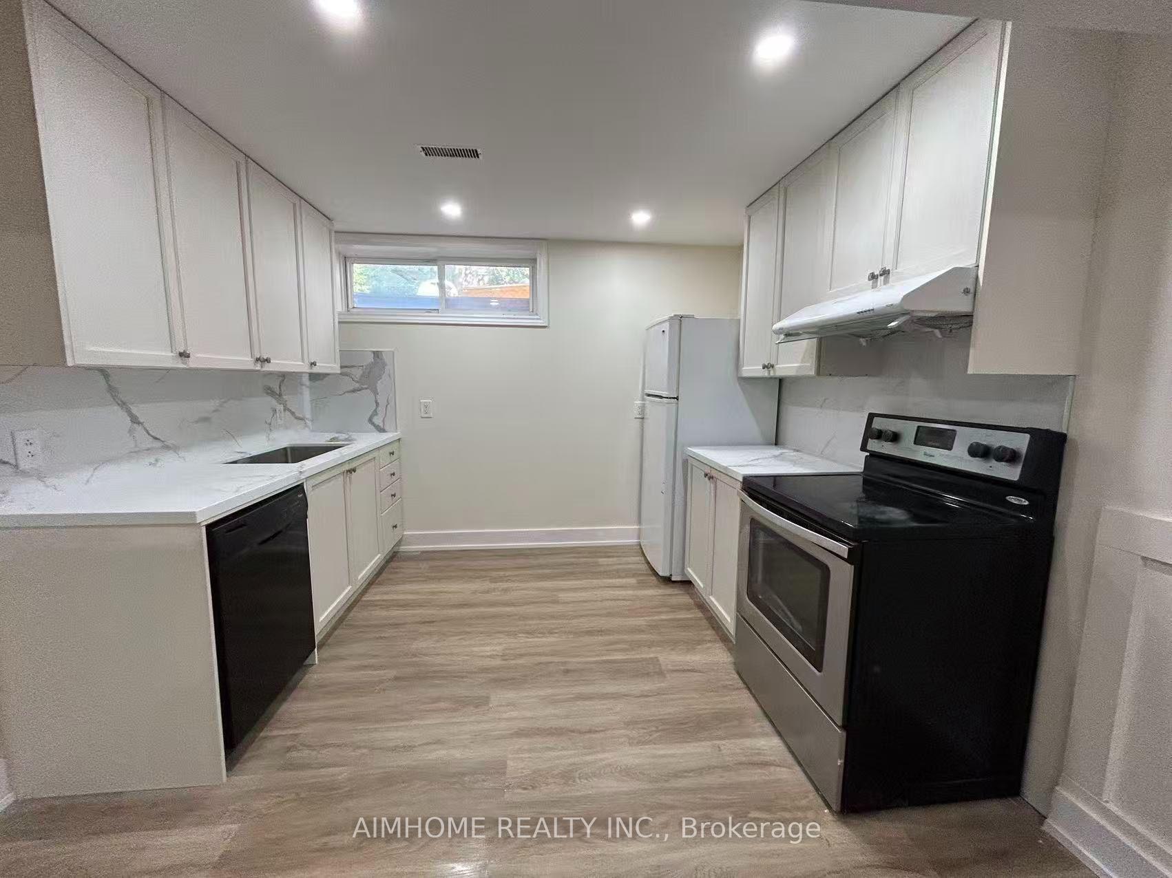 Photo 4 of 47 Belfry Drive, Newmarket, Huron Heights-Leslie Valley — HOMEH