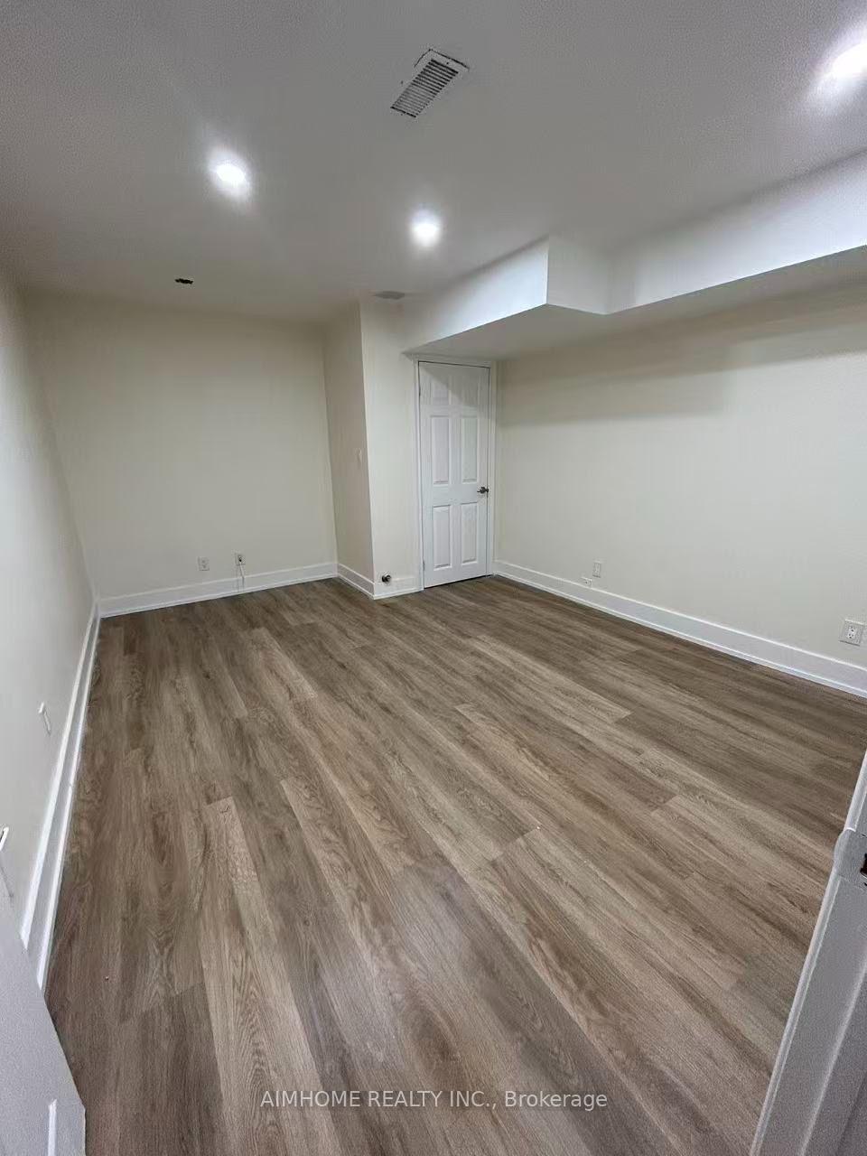 Photo 8 of 47 Belfry Drive, Newmarket, Huron Heights-Leslie Valley — HOMEH