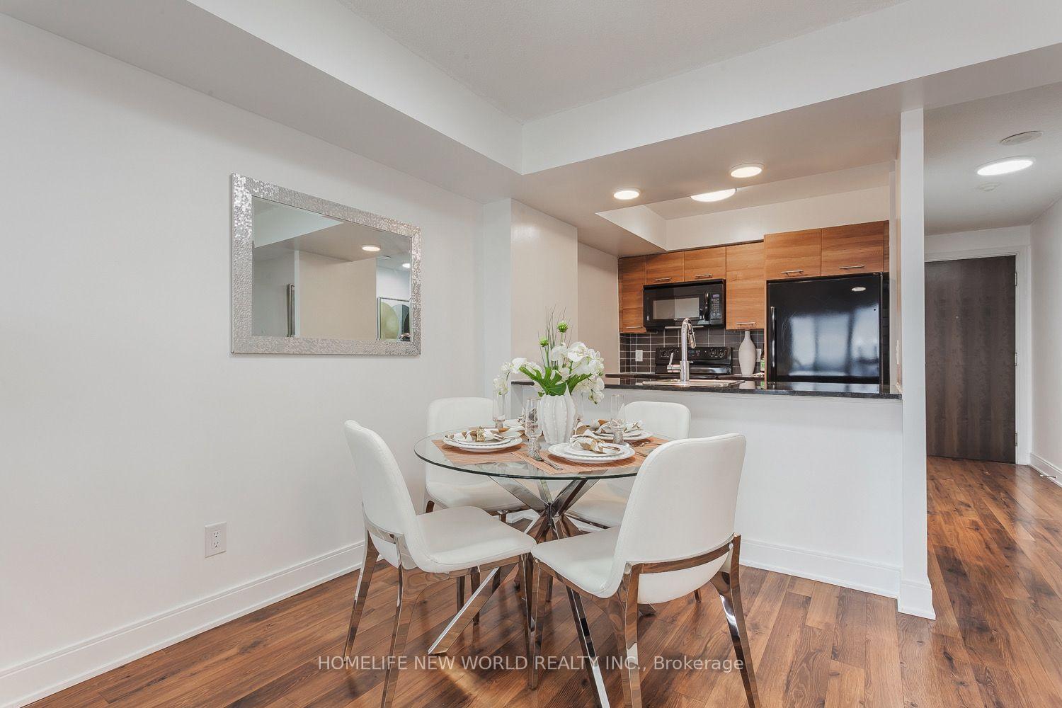 Photo 2 of Unit 3211, 125 Village Green Square, Scarborough, Agincourt South-Malvern West — HOMEH