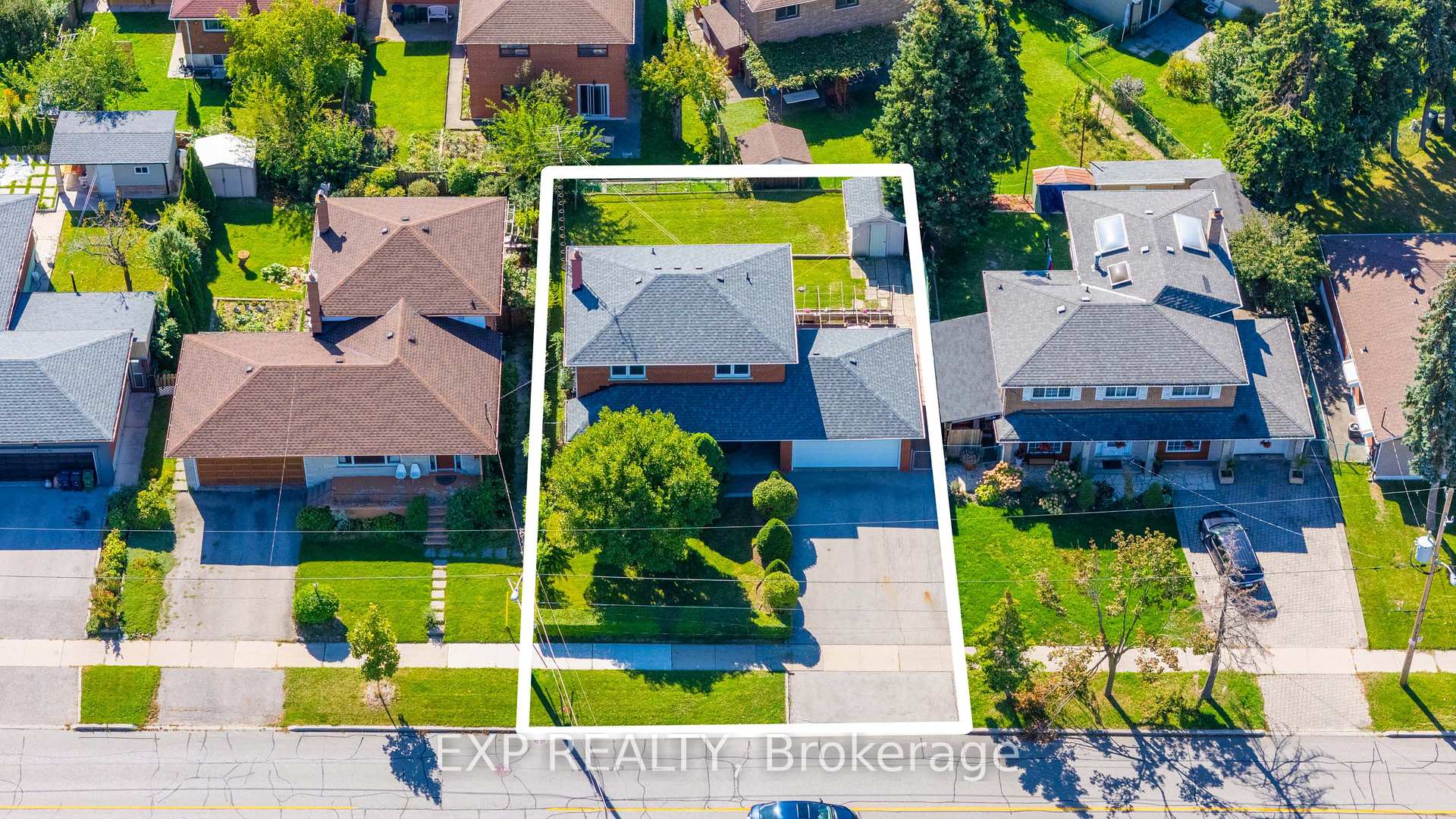 Photo 3 of 182 Derrydown Road, North York, York University Heights — HOMEH