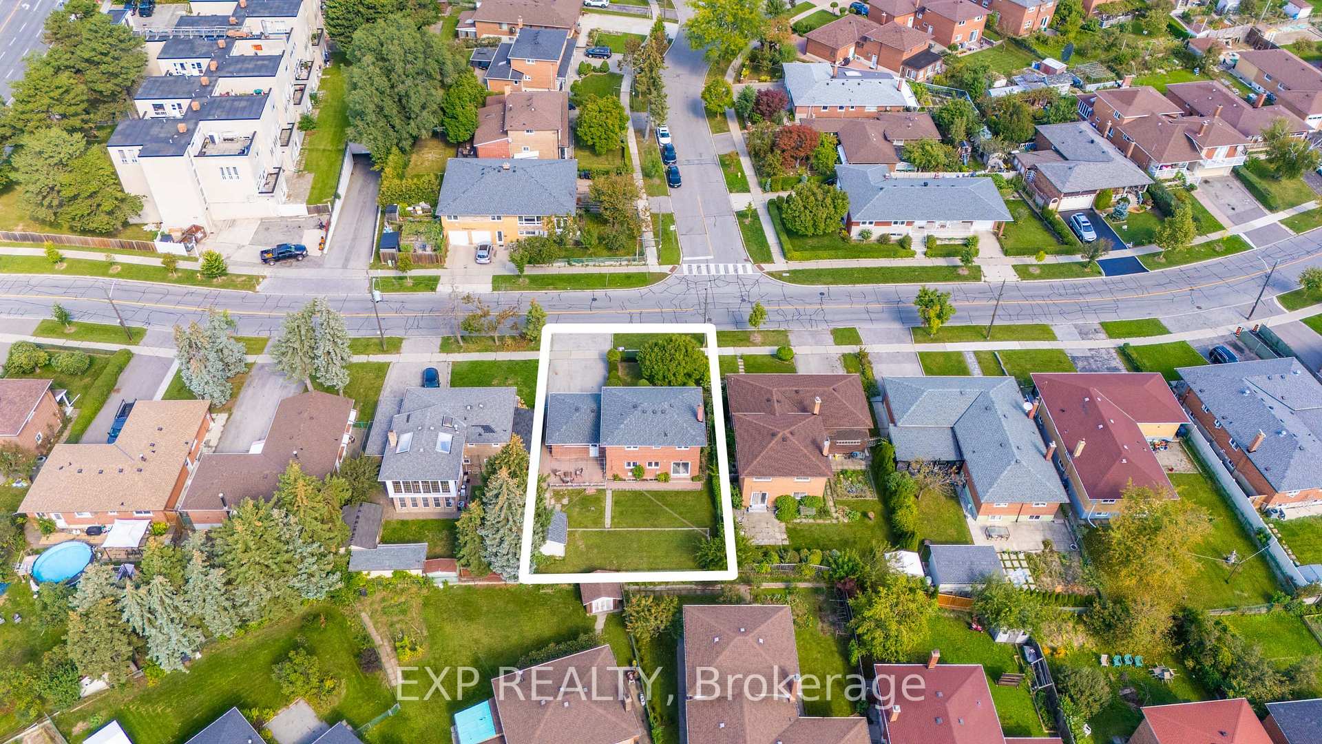 Photo 4 of 182 Derrydown Road, North York, York University Heights — HOMEH