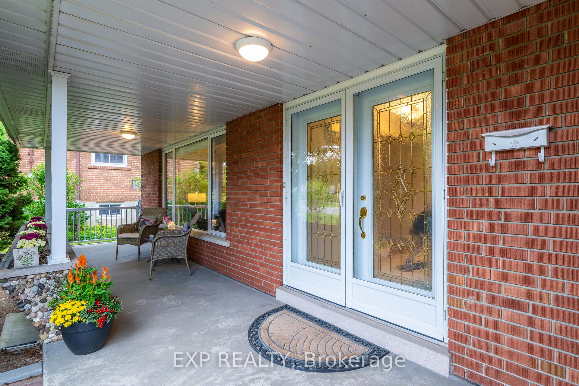Photo 7 of 182 Derrydown Road, North York, York University Heights — HOMEH