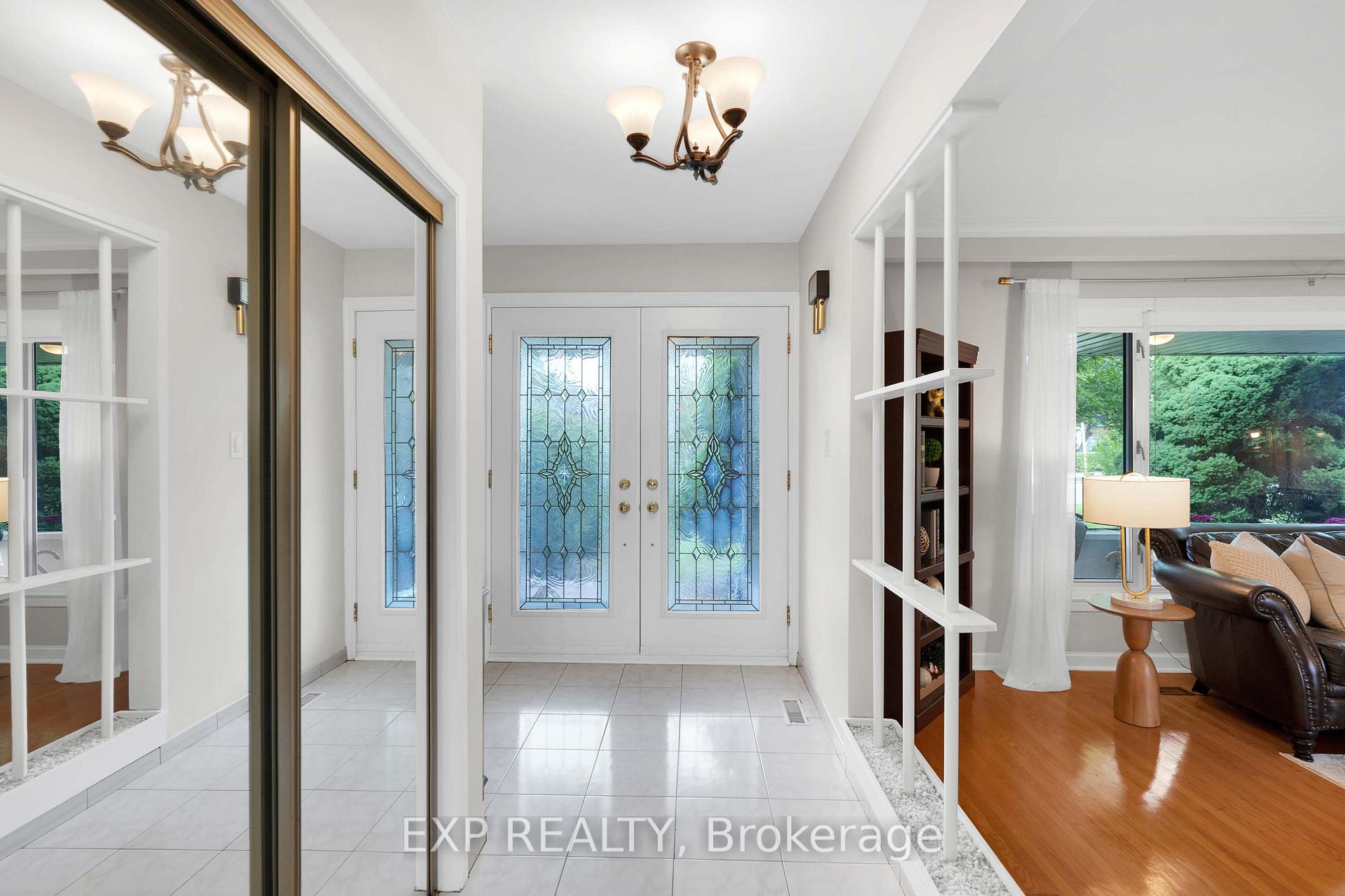 Photo 11 of 182 Derrydown Road, North York, York University Heights — HOMEH
