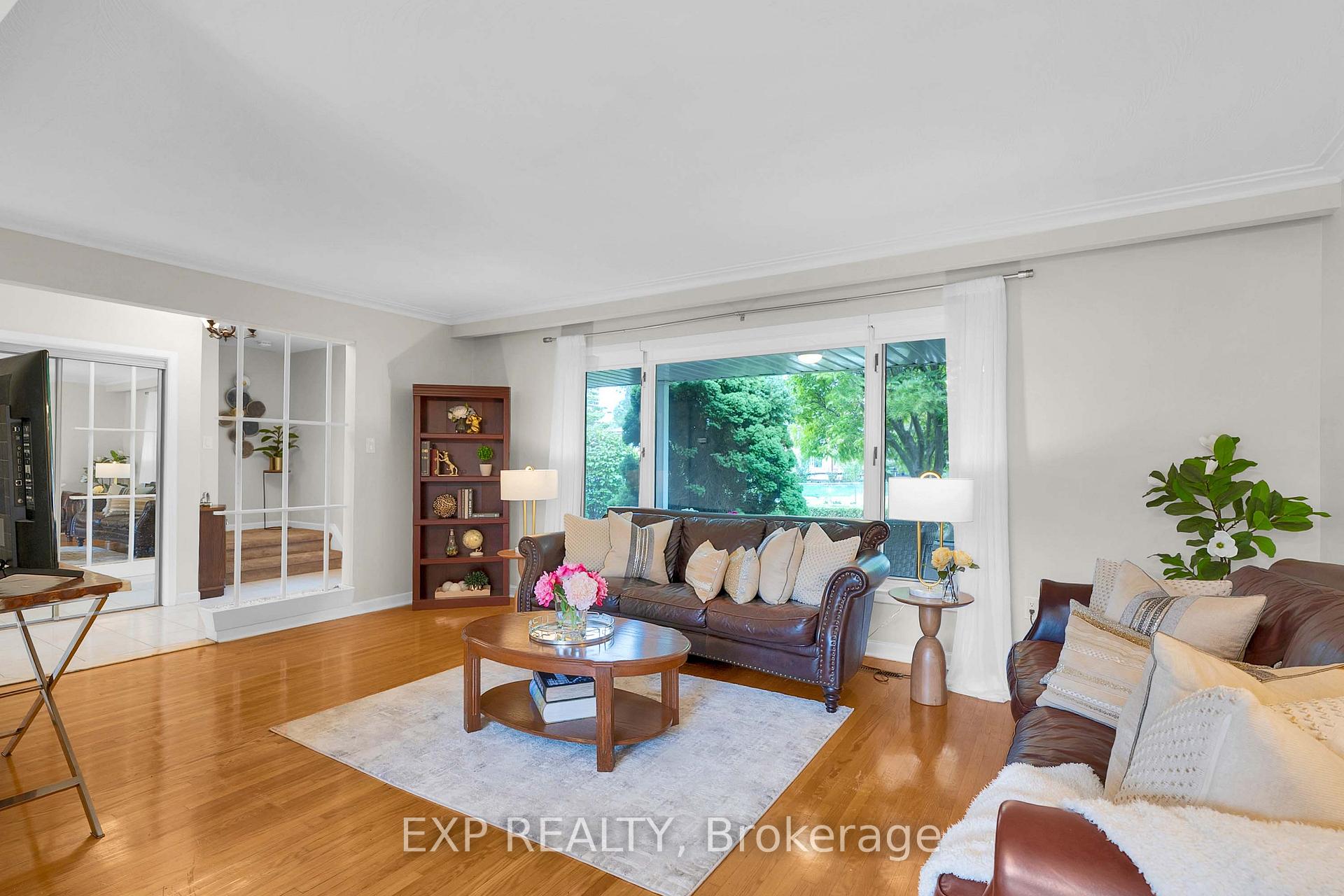 Photo 14 of 182 Derrydown Road, North York, York University Heights — HOMEH