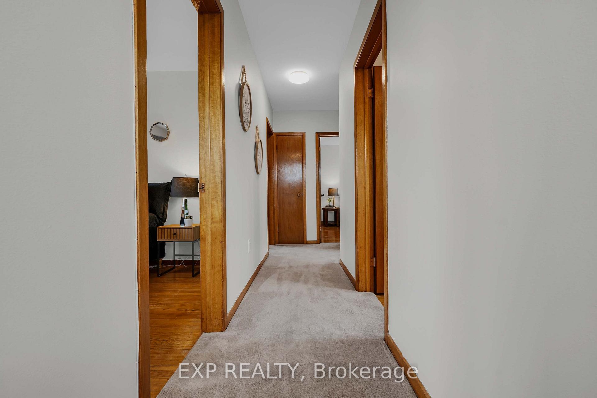Photo 25 of 182 Derrydown Road, North York, York University Heights — HOMEH
