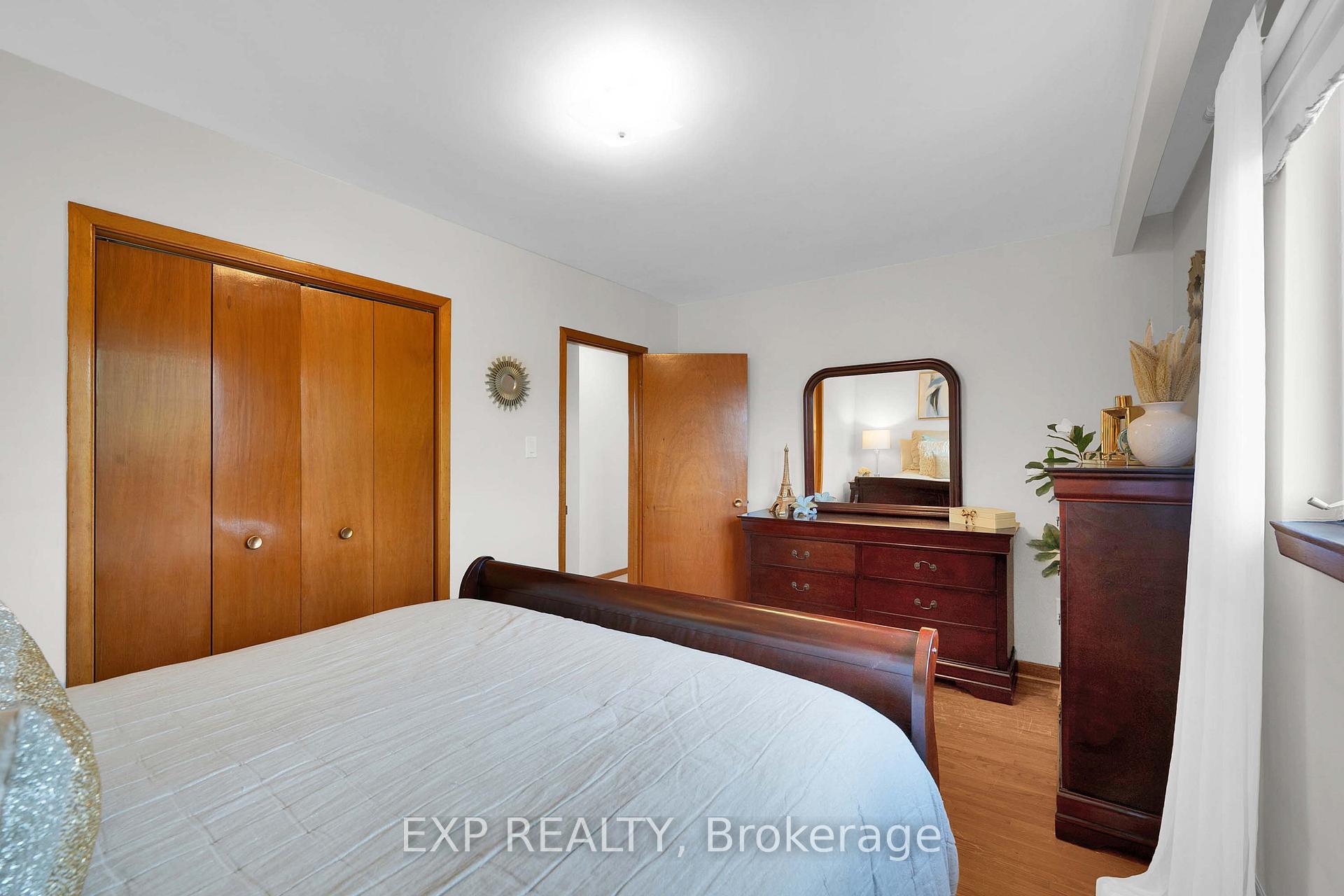 Photo 28 of 182 Derrydown Road, North York, York University Heights — HOMEH