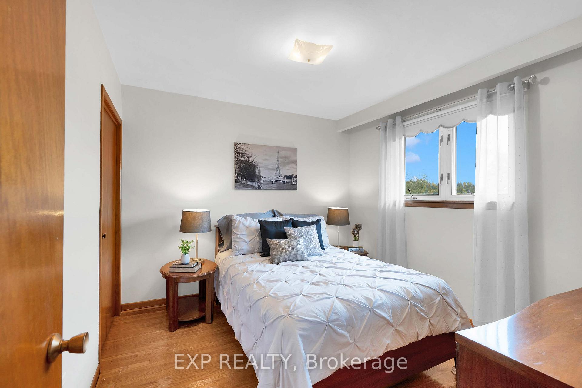 Photo 29 of 182 Derrydown Road, North York, York University Heights — HOMEH