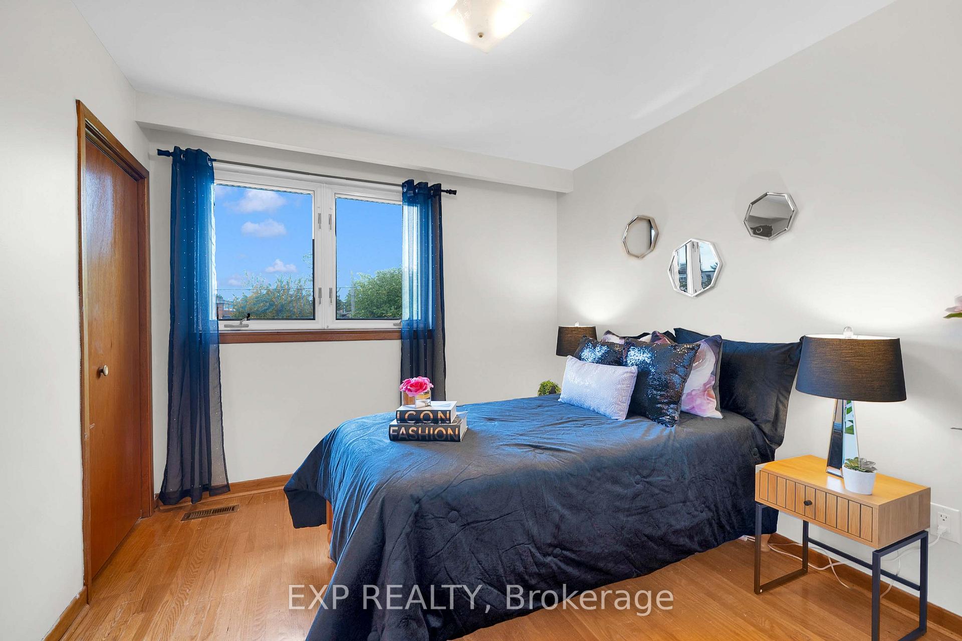 Photo 36 of 182 Derrydown Road, North York, York University Heights — HOMEH