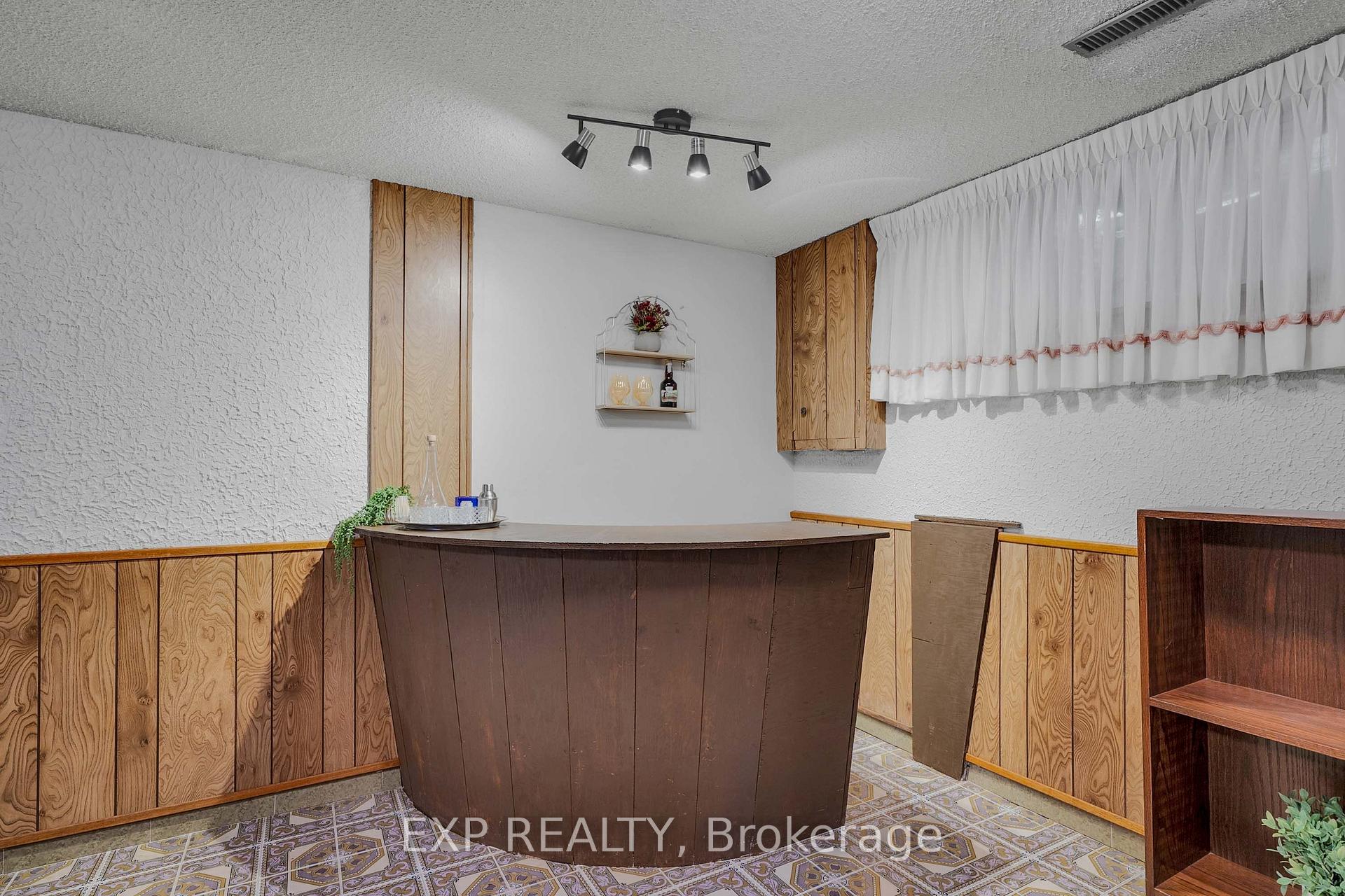 Photo 40 of 182 Derrydown Road, North York, York University Heights — HOMEH