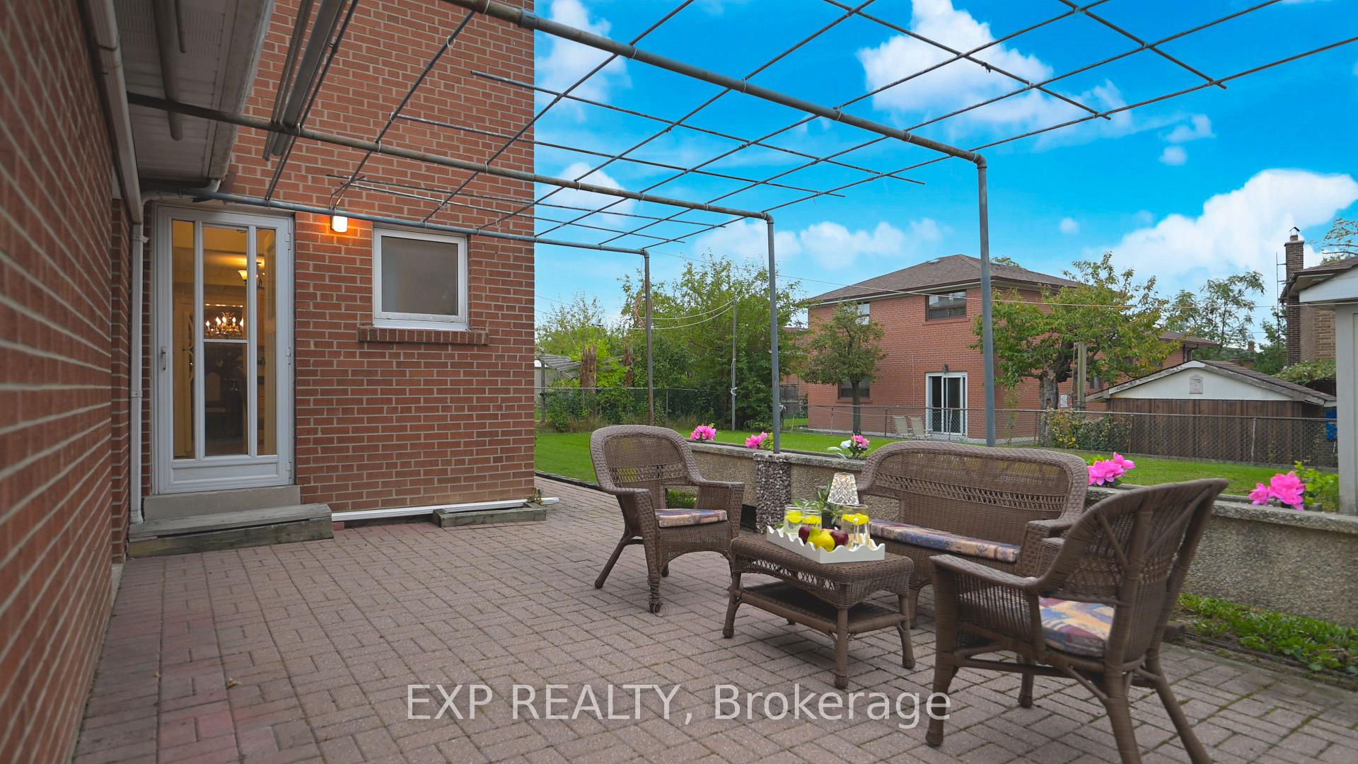 Photo 48 of 182 Derrydown Road, North York, York University Heights — HOMEH
