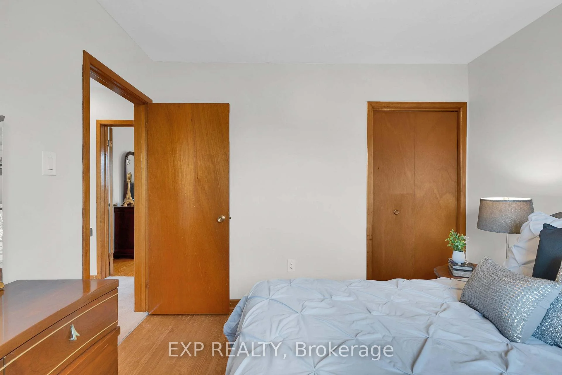 Photo 27 of 182 Derrydown Road, North York, York University Heights — HOMEH