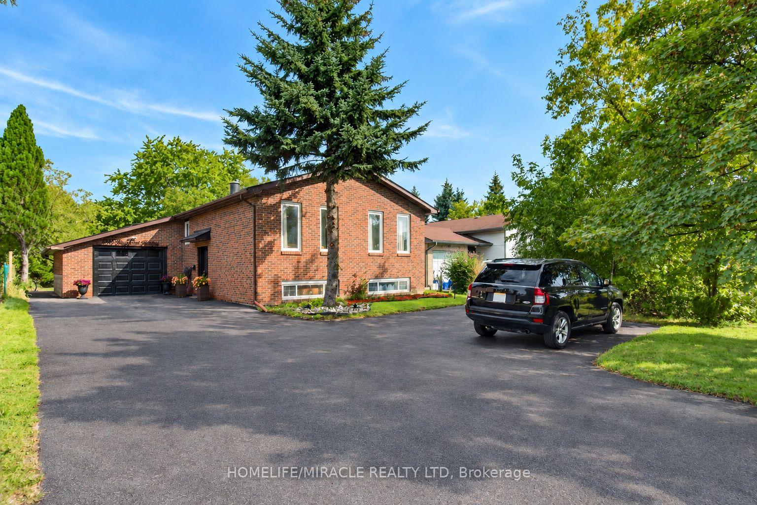 Photo of 696 Sheppard Avenue