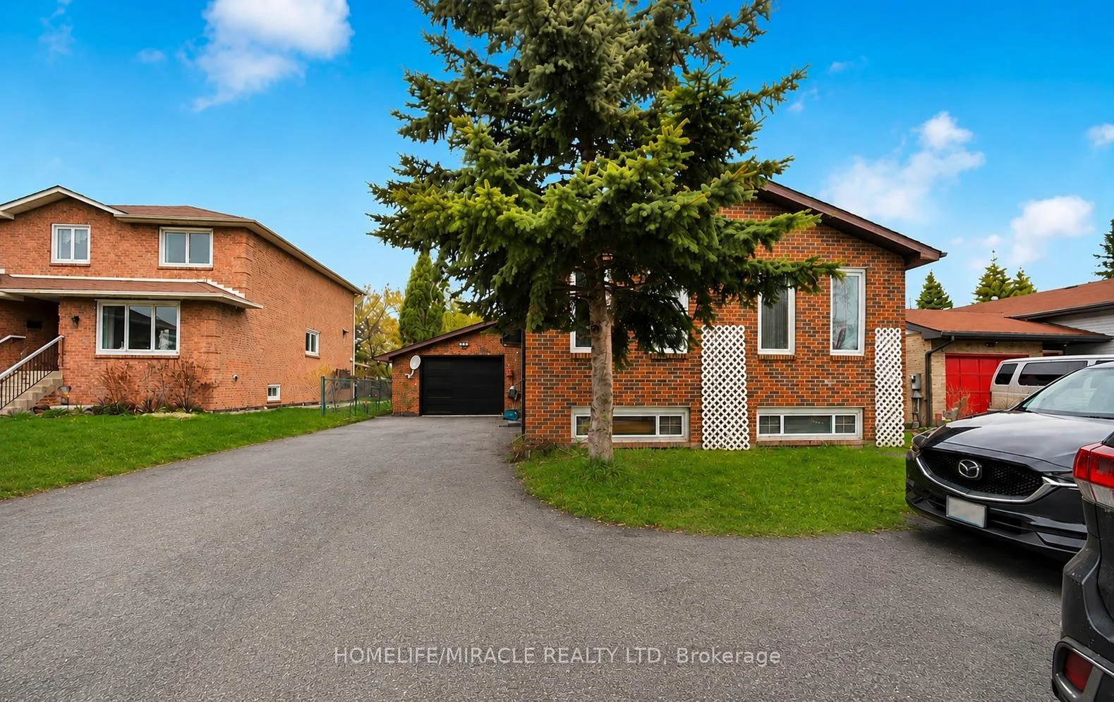 Photo 2 of 696 Sheppard Avenue, Pickering, Woodlands — HOMEH