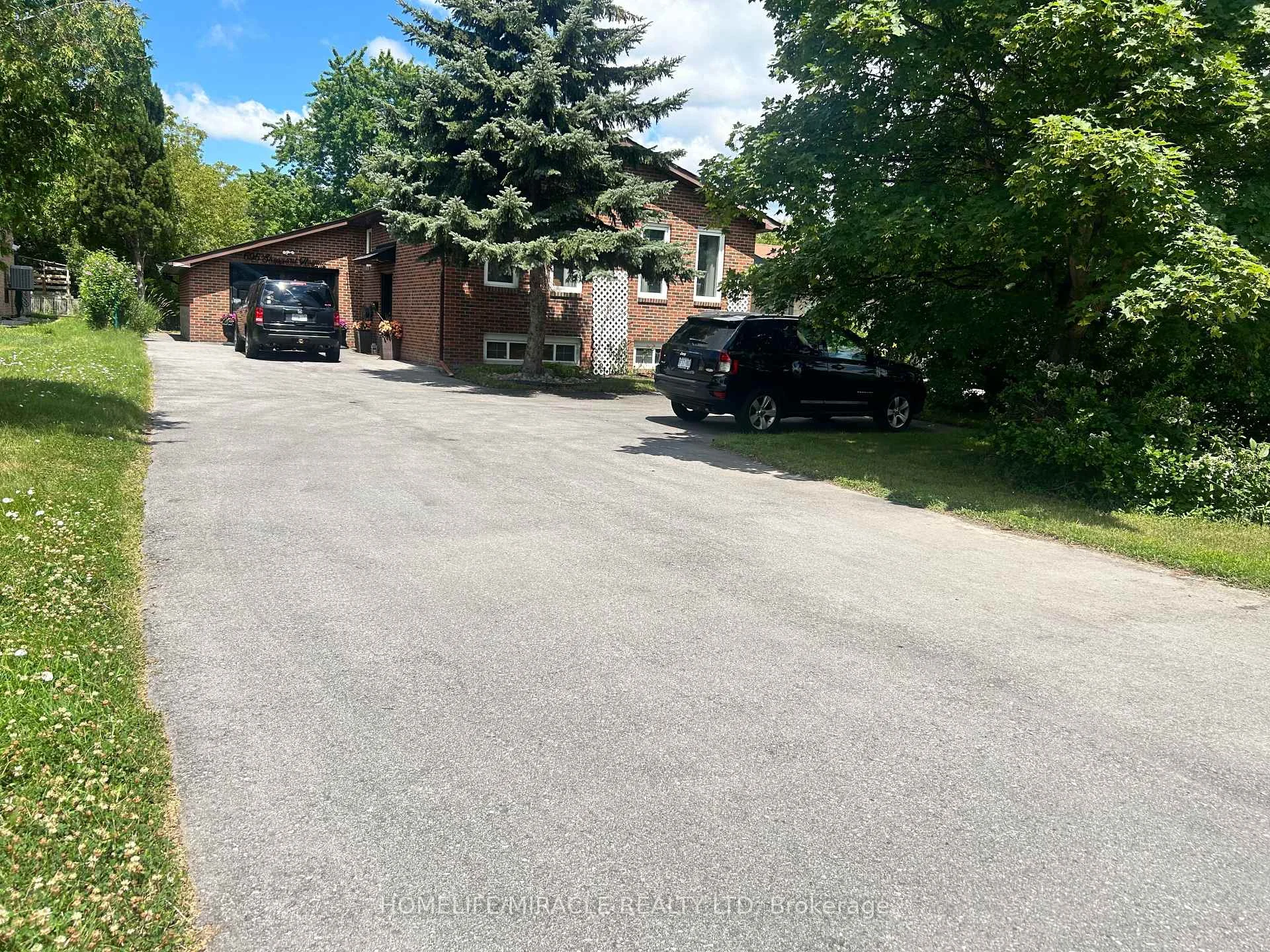 Photo 3 of 696 Sheppard Avenue, Pickering, Woodlands — HOMEH