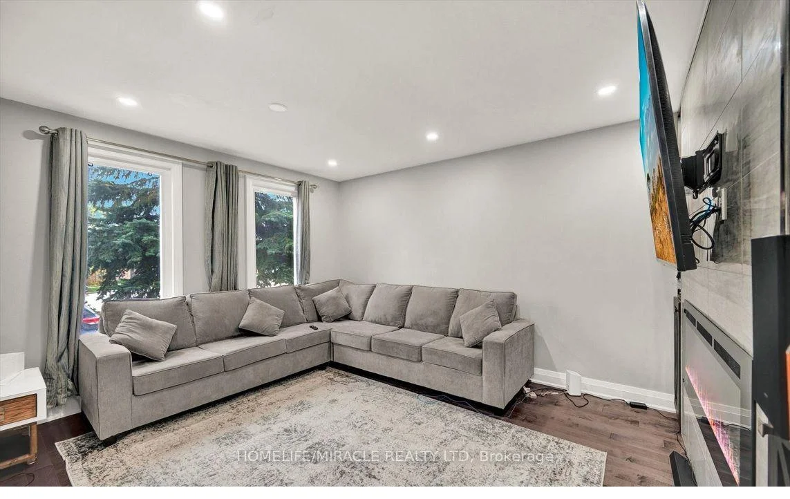 Photo 7 of 696 Sheppard Avenue, Pickering, Woodlands — HOMEH