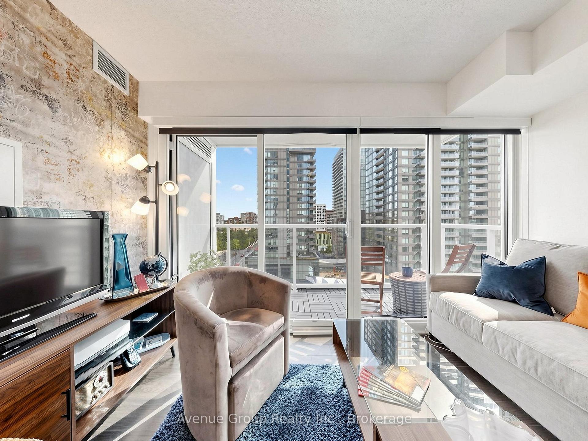 Photo 2 of Unit 1105, 19 Bathurst Street, Toronto, Waterfront Communities — HOMEH