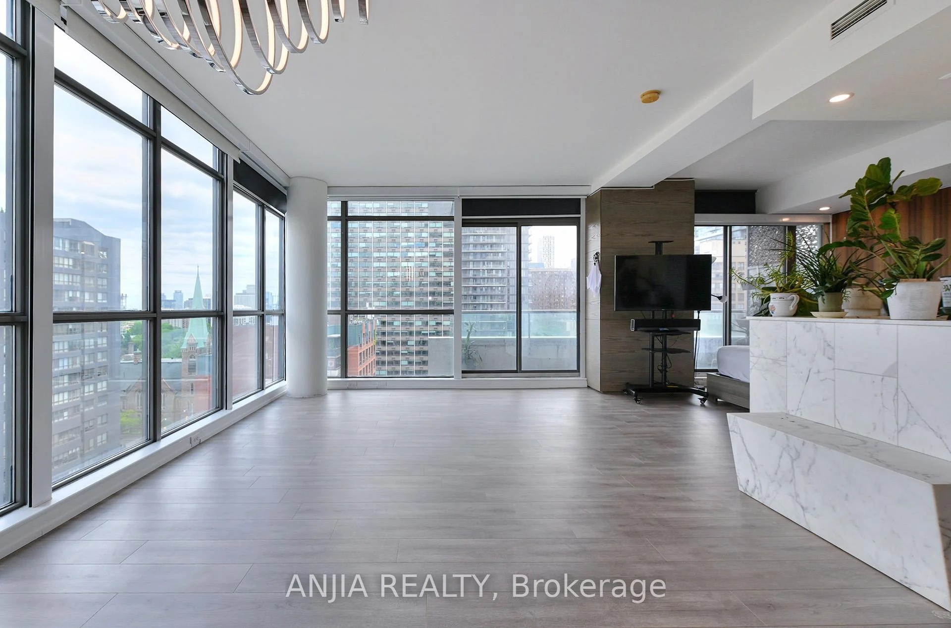 Photo 13 of Unit 1001, 281 Mutual Street, Toronto, Church-Yonge Corridor — HOMEH