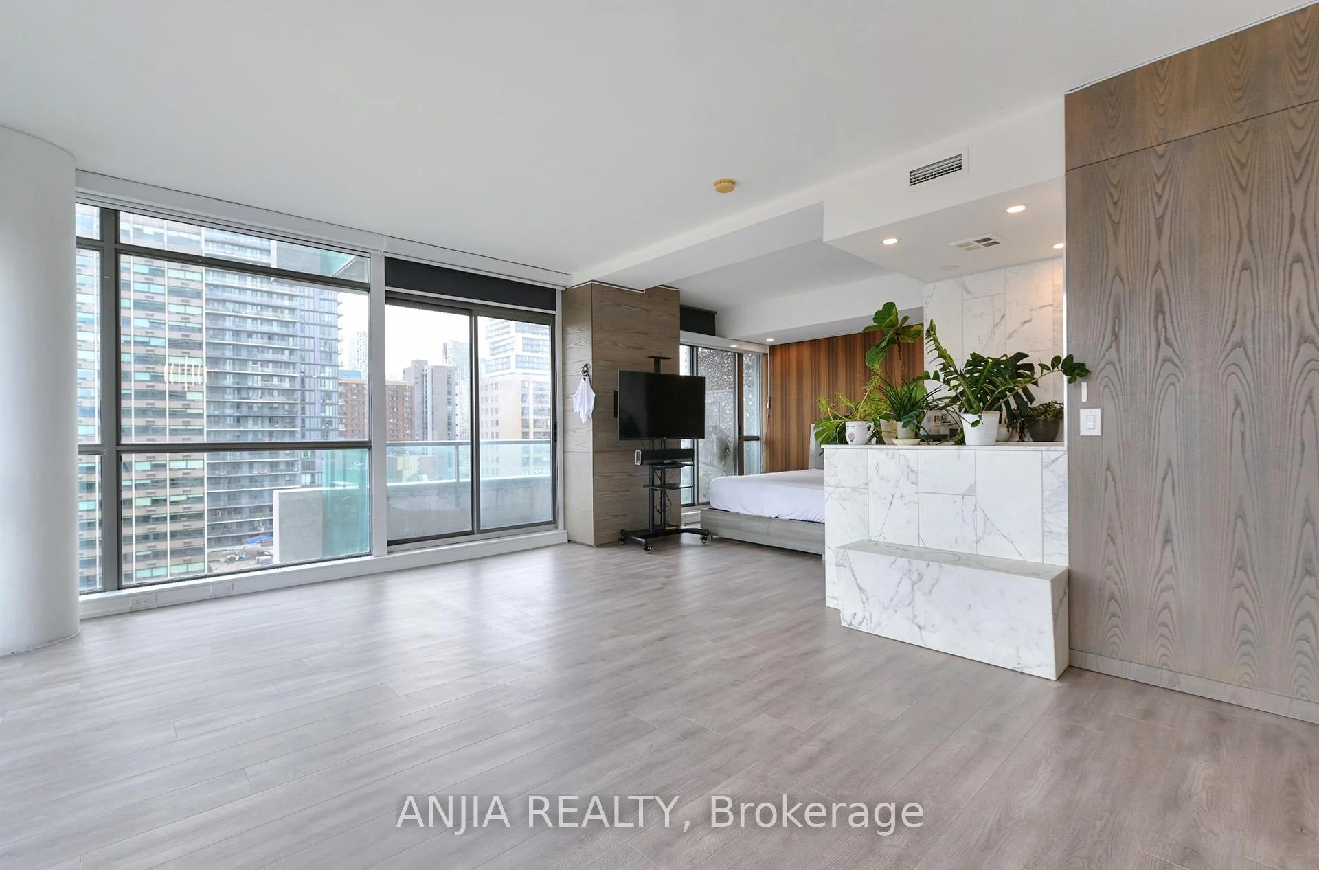 Photo 15 of Unit 1001, 281 Mutual Street, Toronto, Church-Yonge Corridor — HOMEH