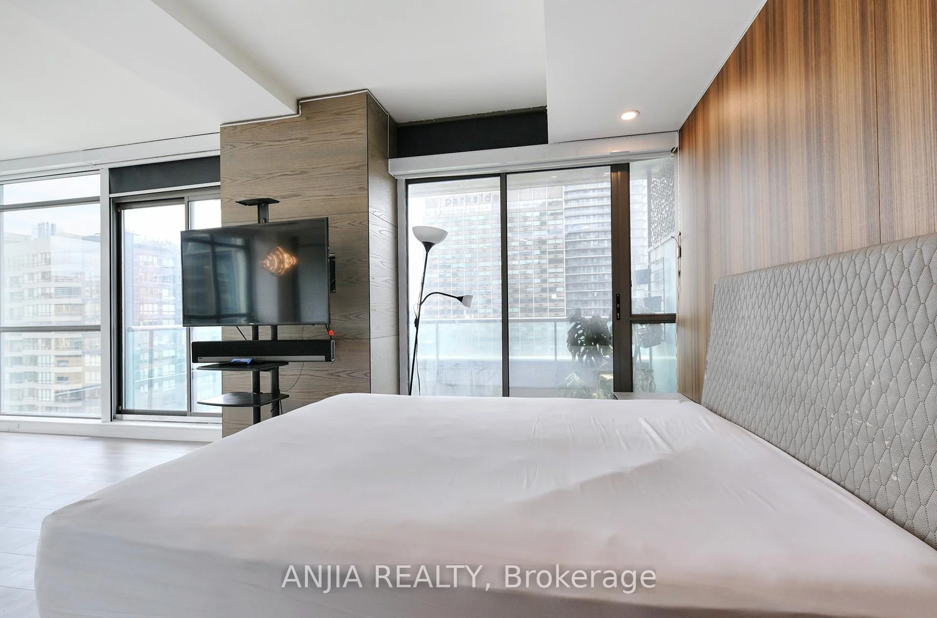 Photo 29 of Unit 1001, 281 Mutual Street, Toronto, Church-Yonge Corridor — HOMEH