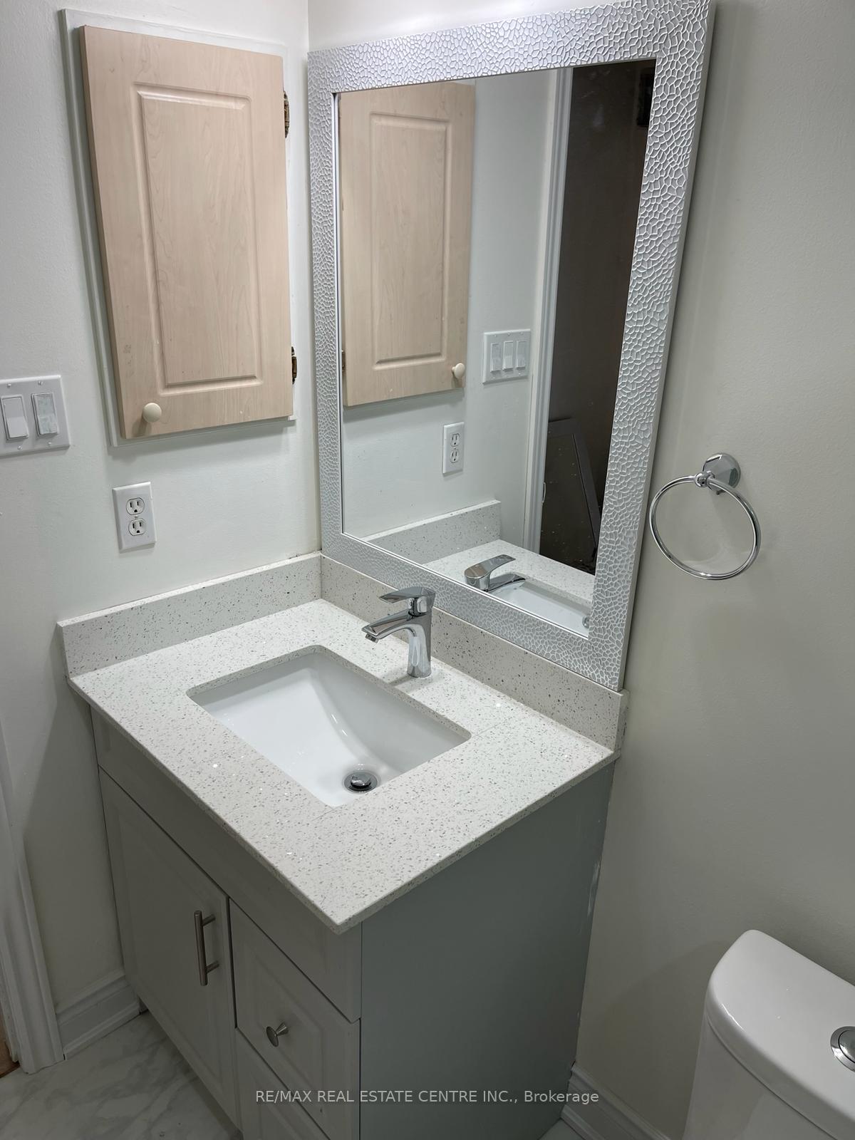 Photo 7 of 204 Van Scott (Basement) Drive, Brampton, Northwest Brampton — HOMEH