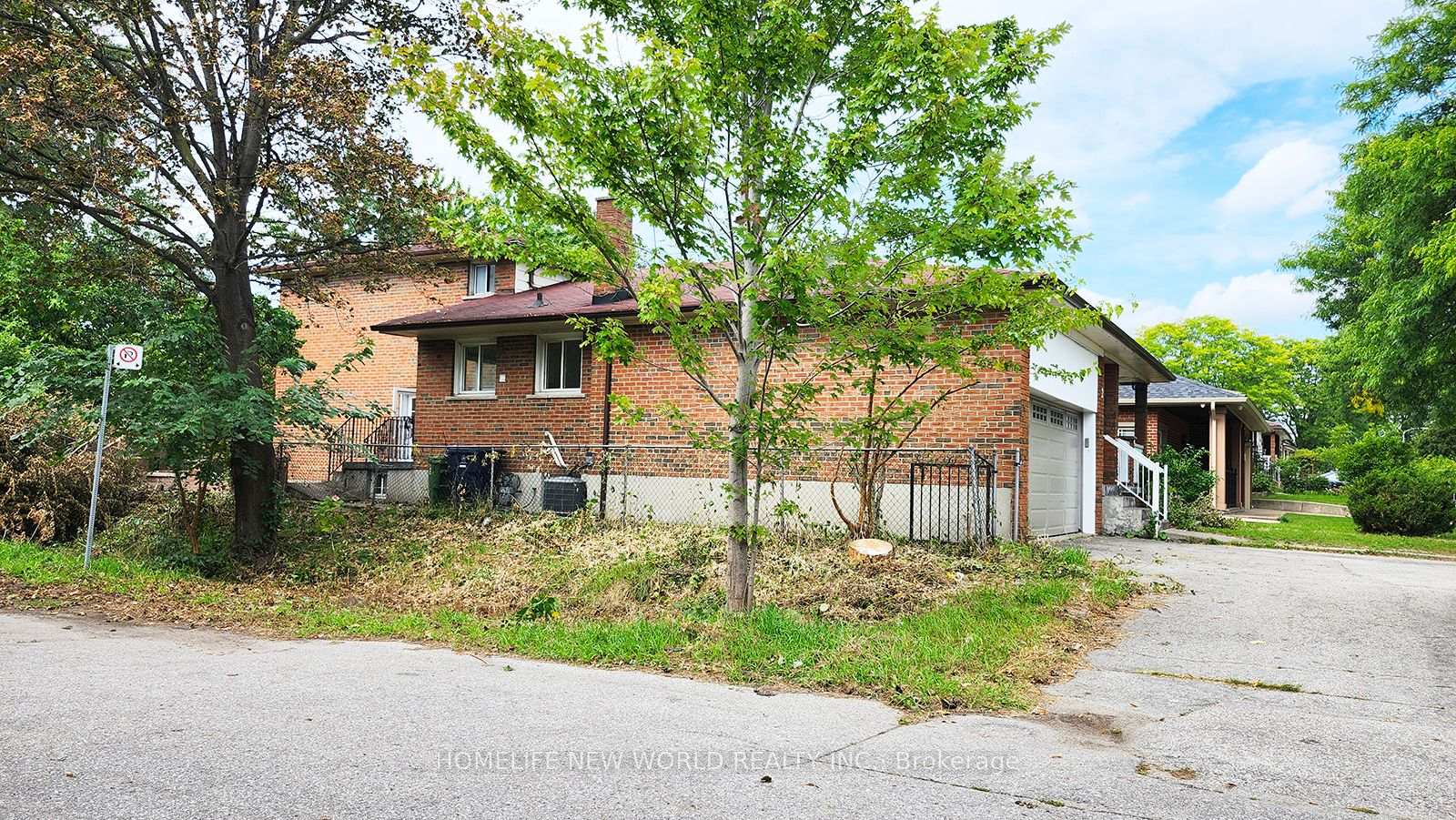 Photo 3 of 2 Arkona Drive, Scarborough, Tam O'Shanter-Sullivan — HOMEH
